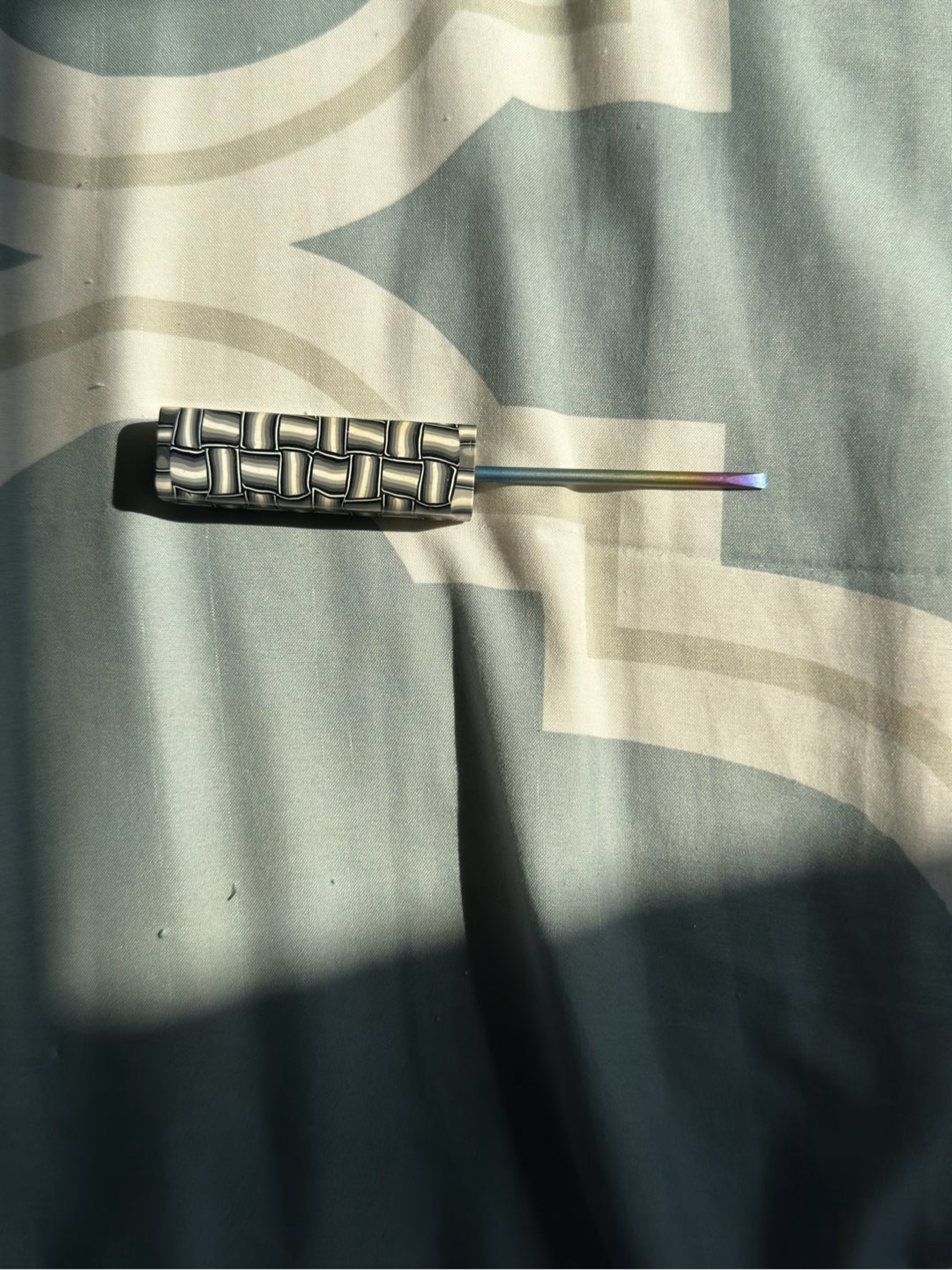 Preview pic of UV reactive TITANIUM ANODIZED dabber