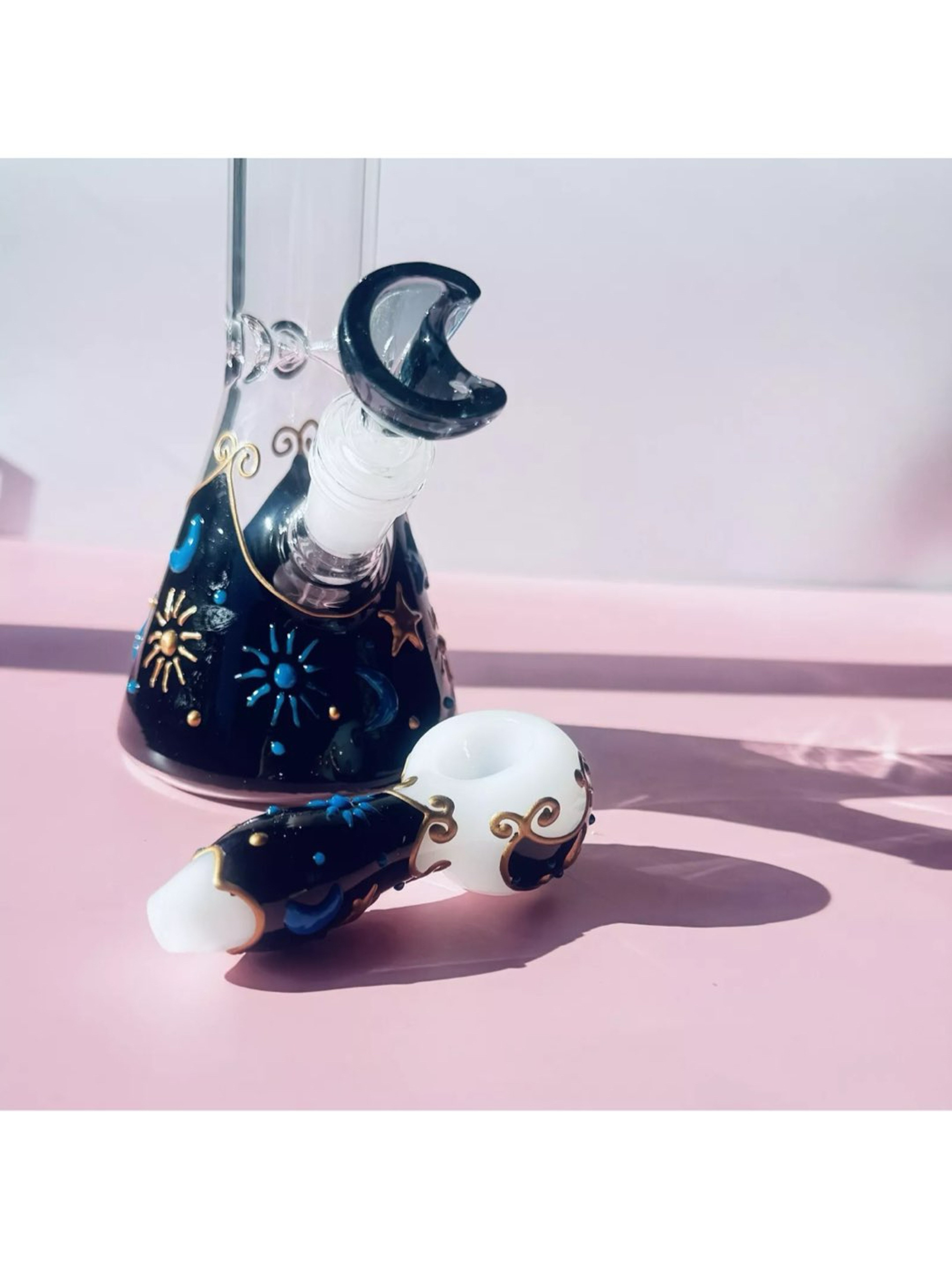 Preview pic of Black luminous bong