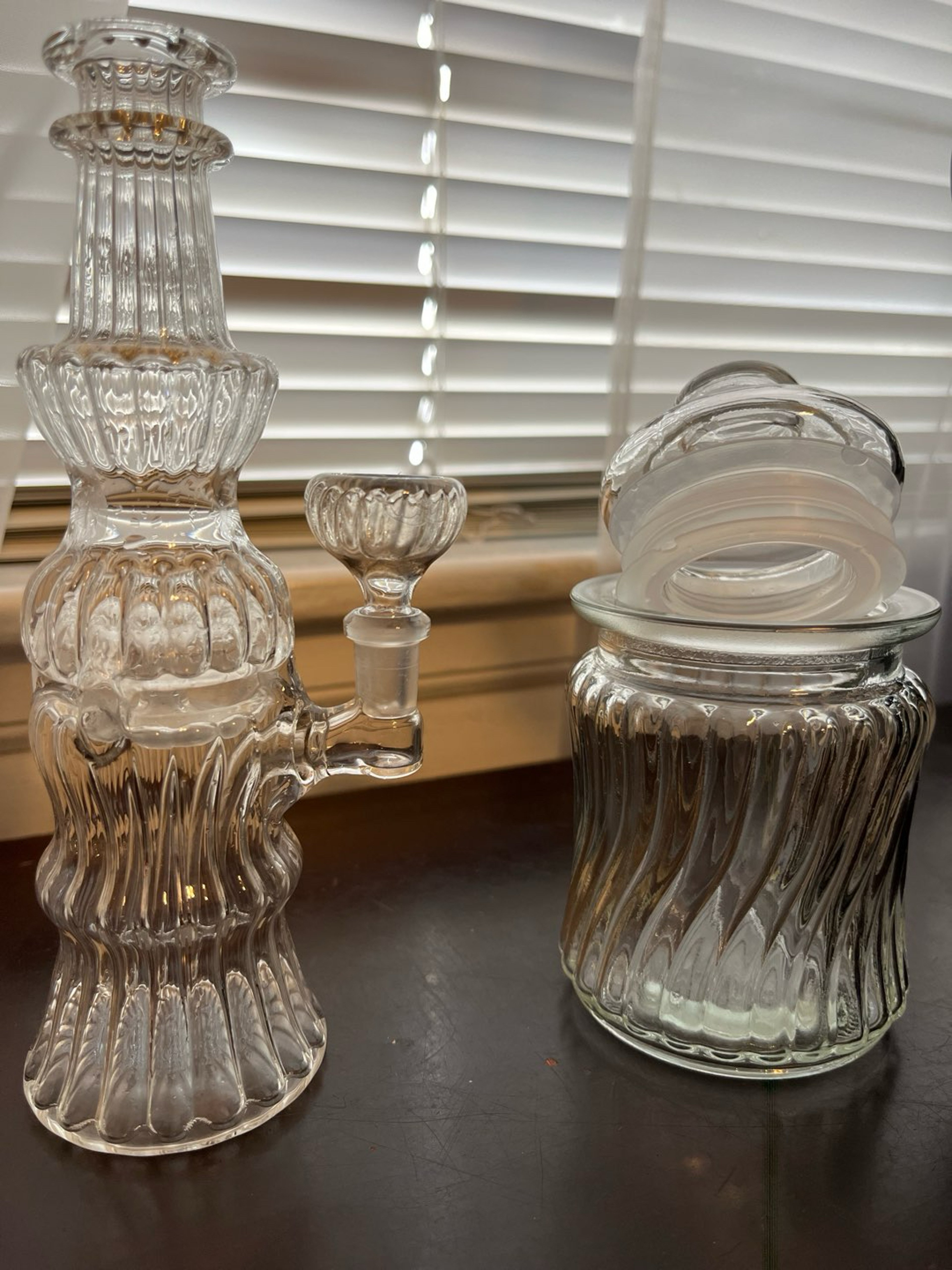 Preview pic of Scalloped glass fab bottle rig w/ jar
