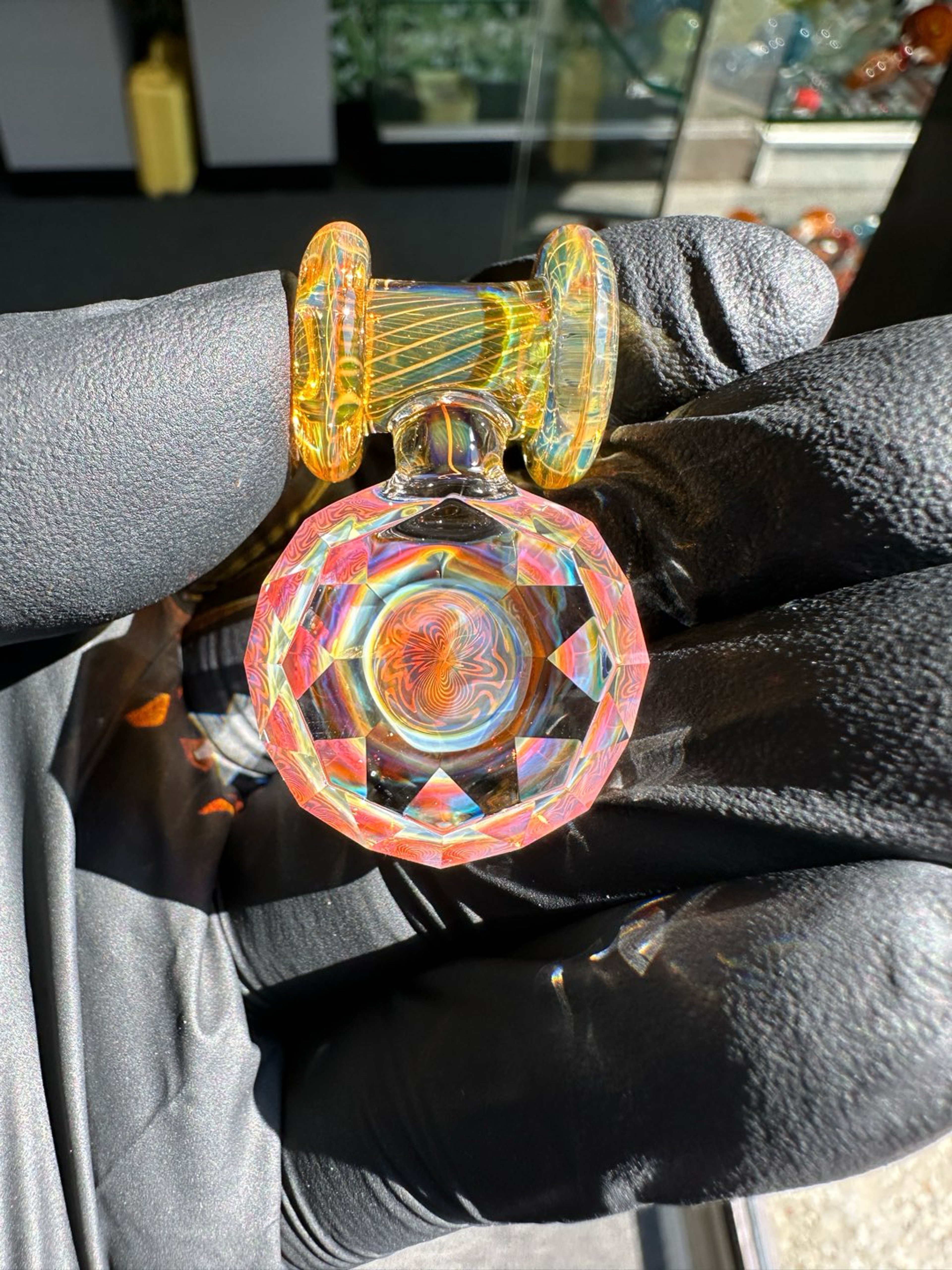 Preview pic of Gatez faceted pendant