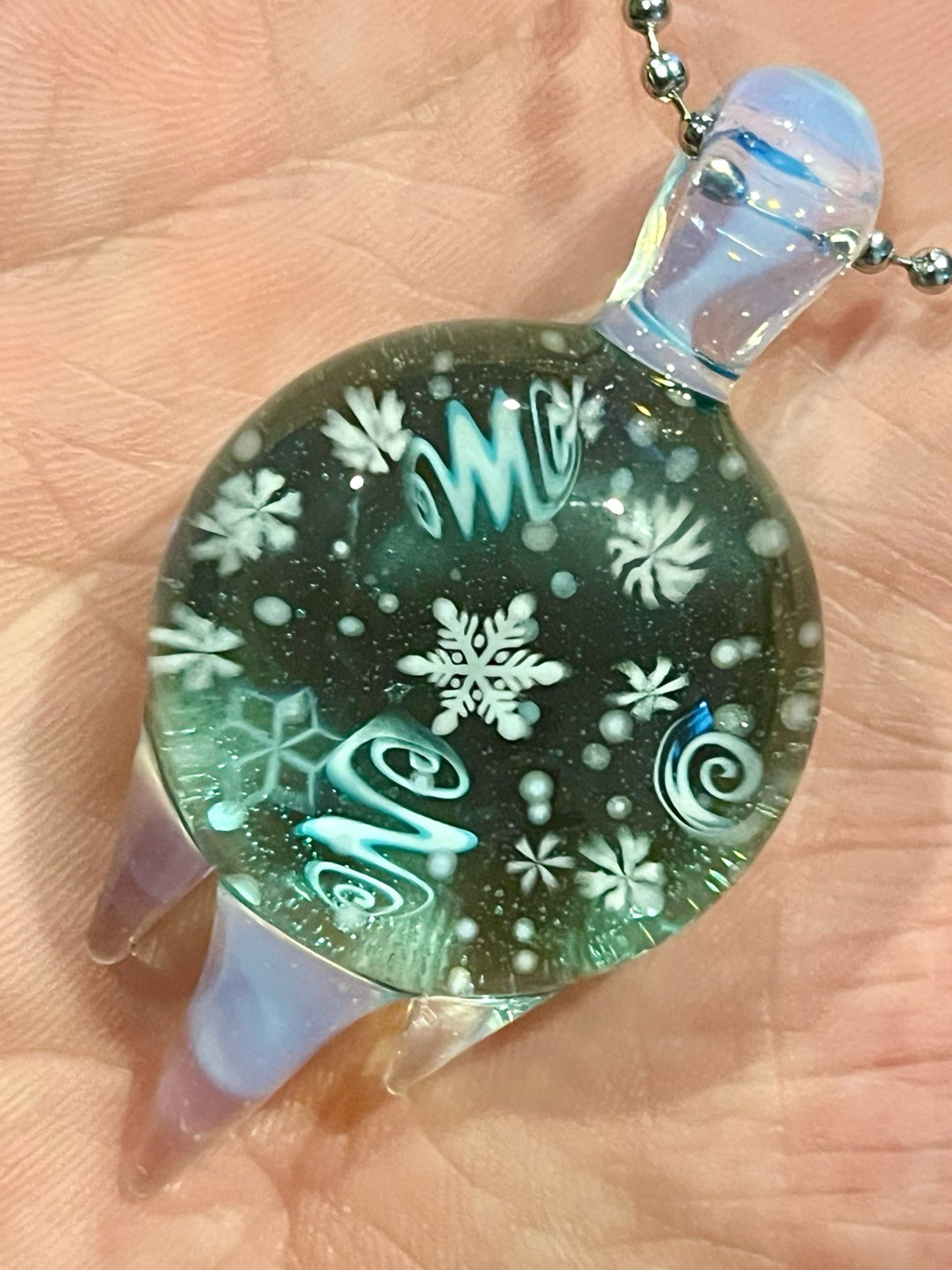 Preview pic of Chaka blizzard pendant