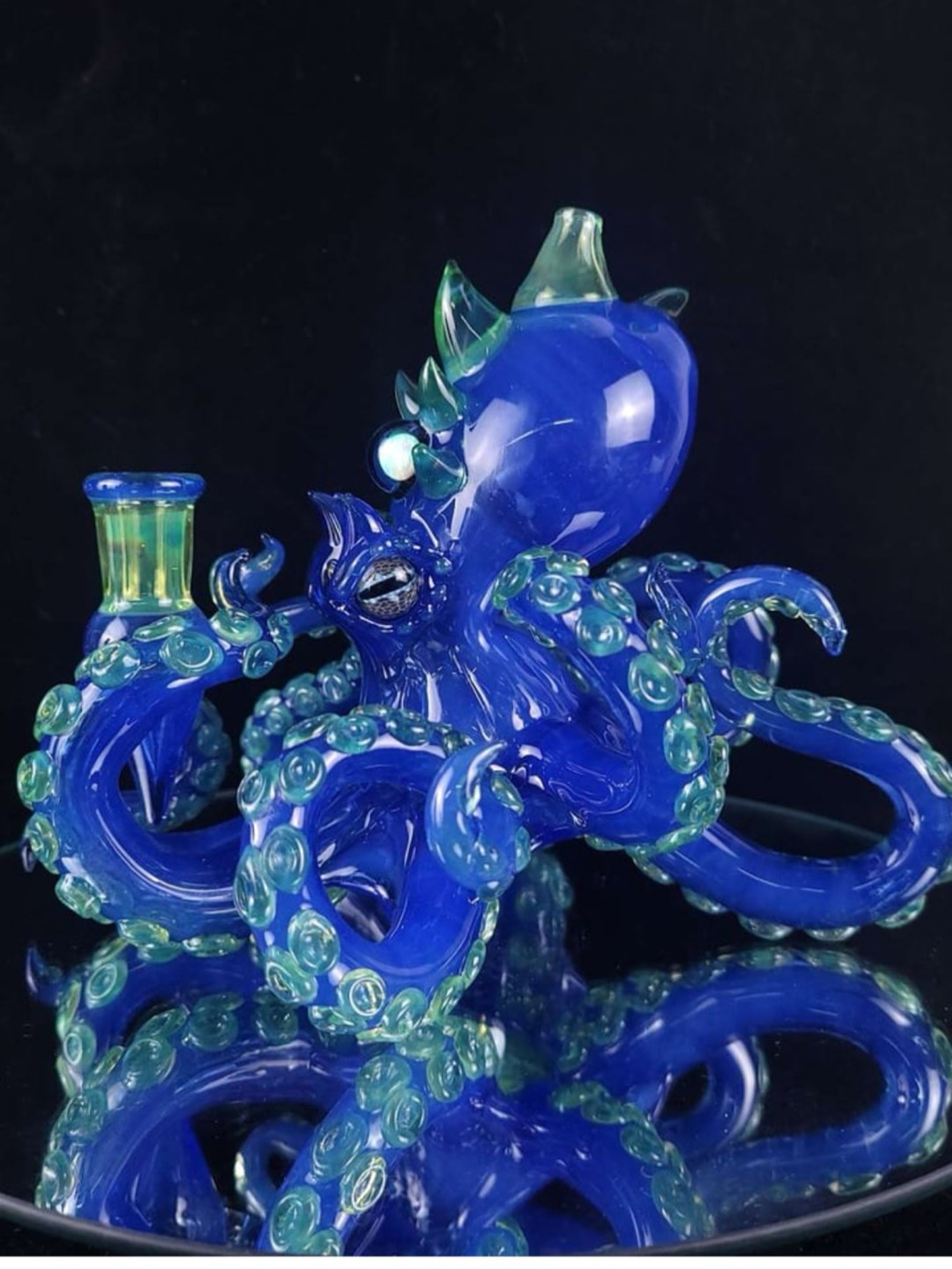 Preview pic of Mako Glass Octopus 10mm Mystique and Ectoplasm