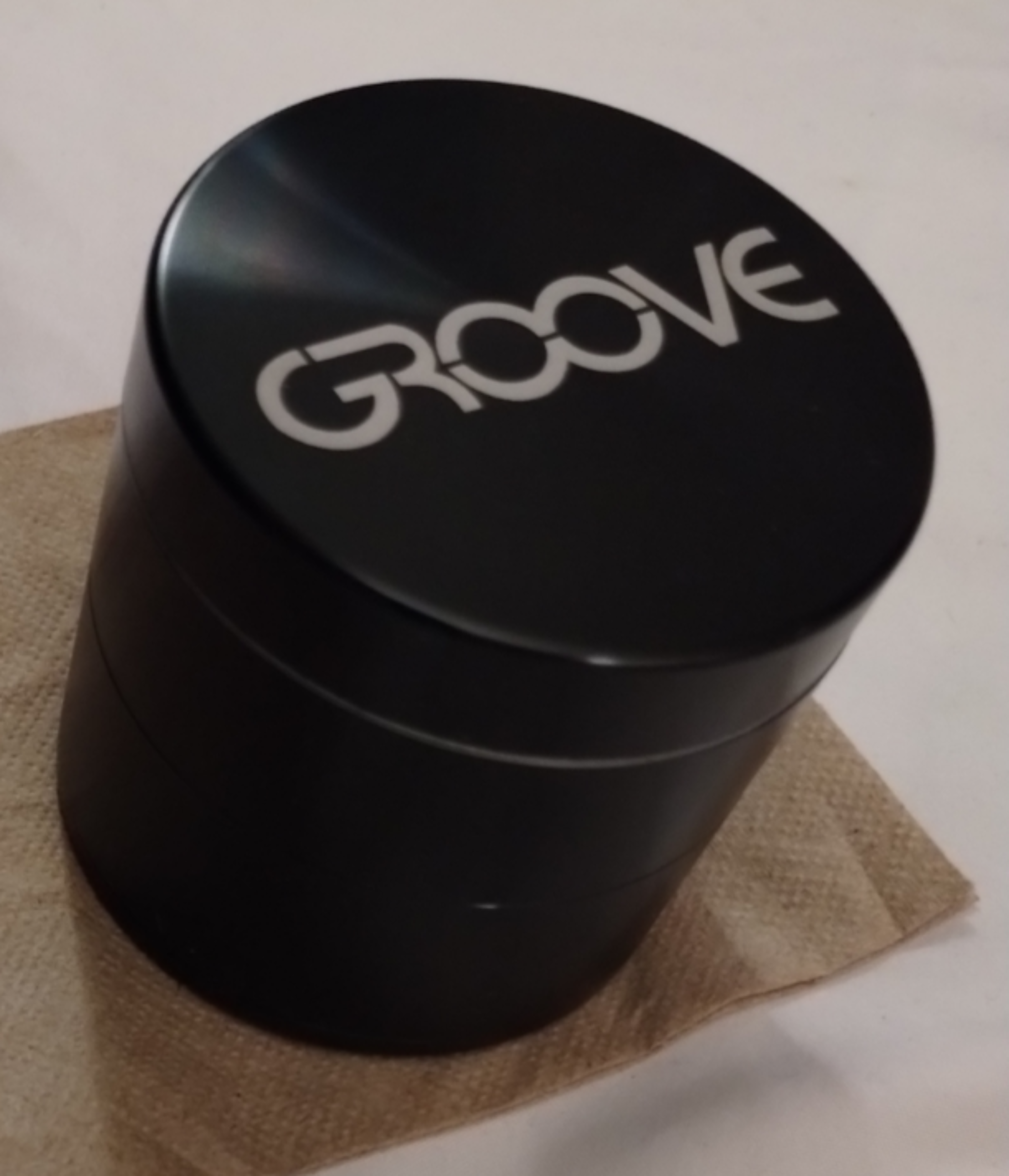 Preview pic of 2.5" Groove 4 Piece Grinder