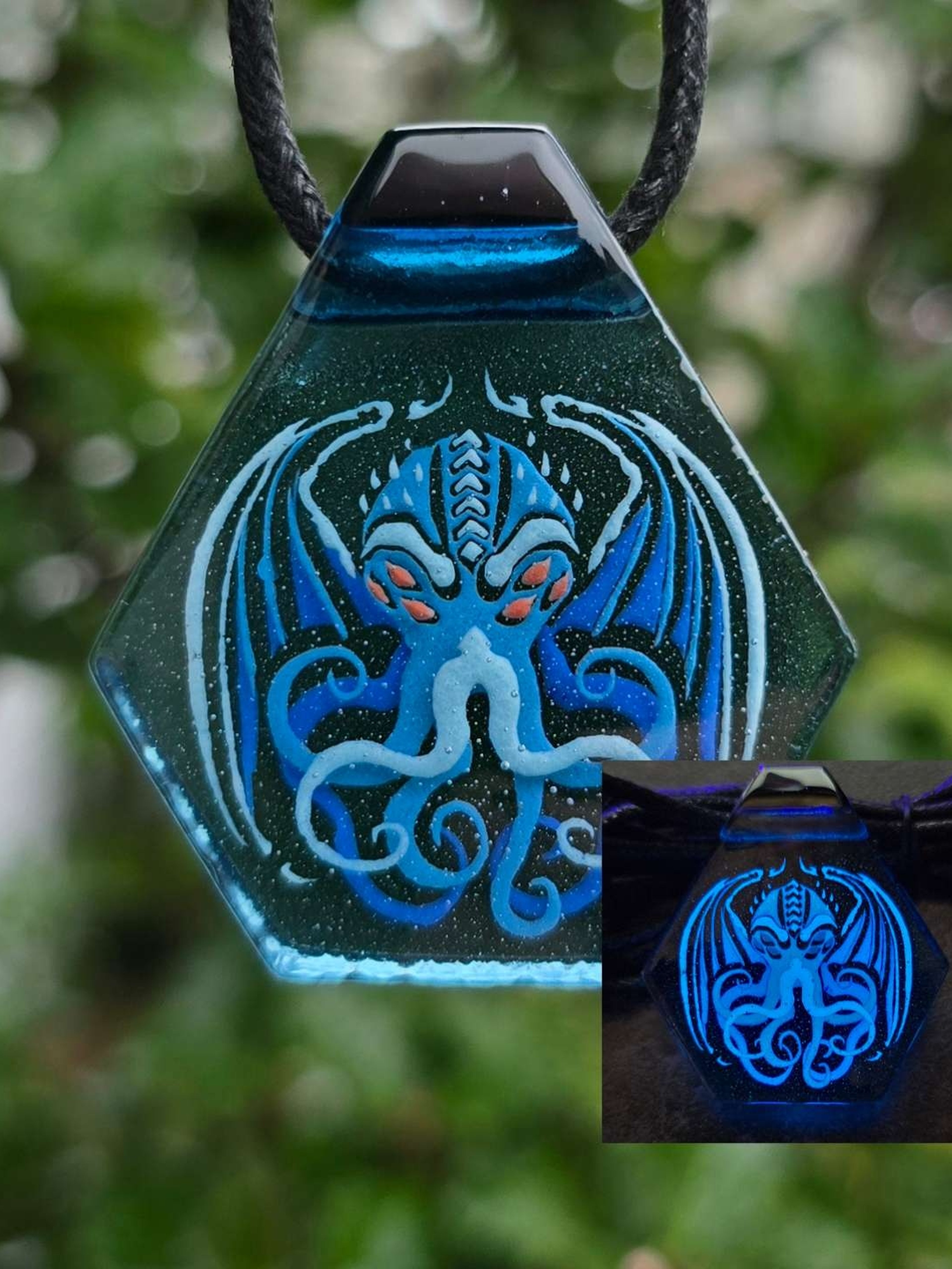 Preview pic of Cthulhu Layered Glow Pendant