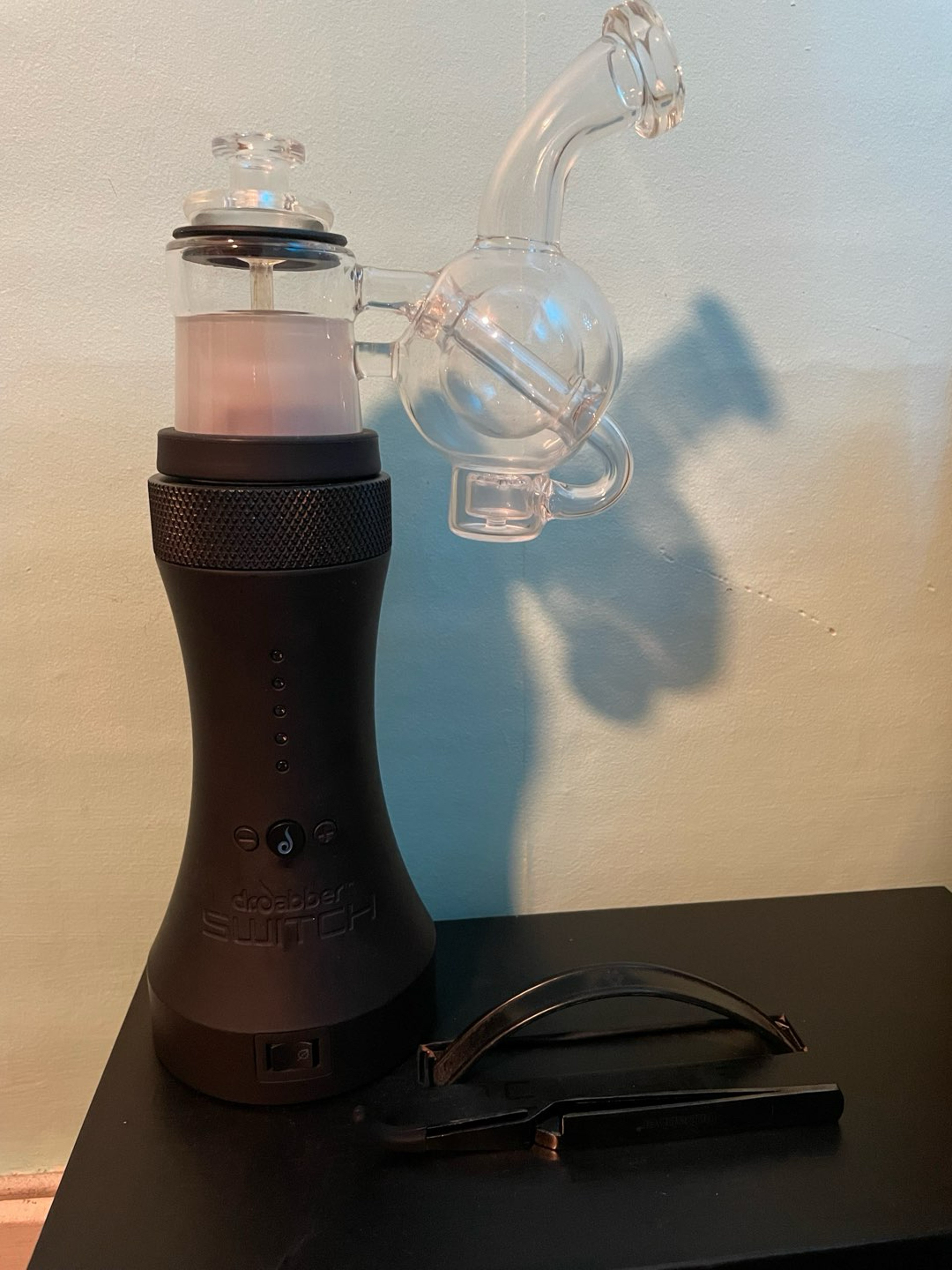 Preview pic of Price drop! Dr Dabber Switch with extra bubble caps.