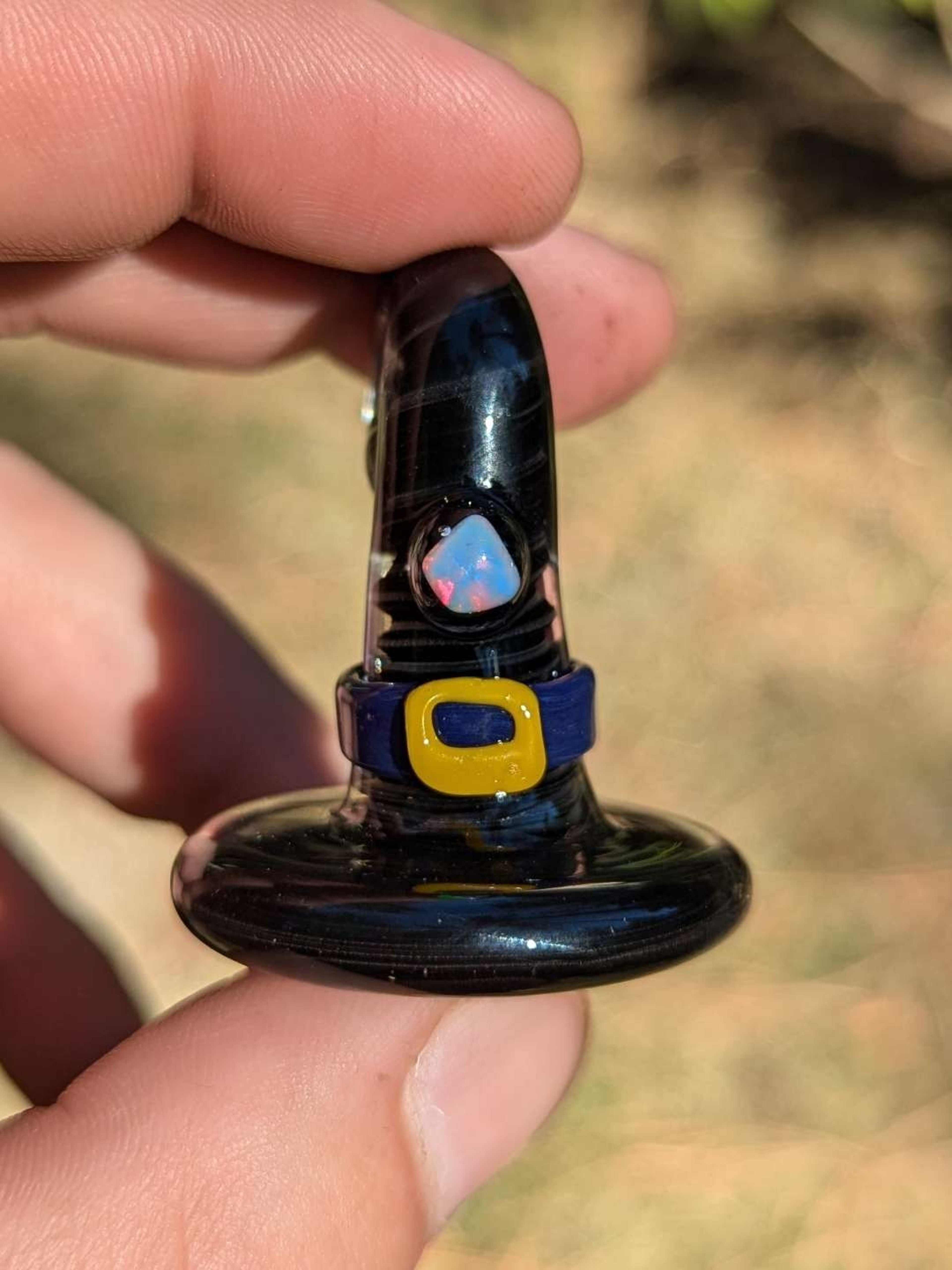 Preview pic of Witches hat pendant