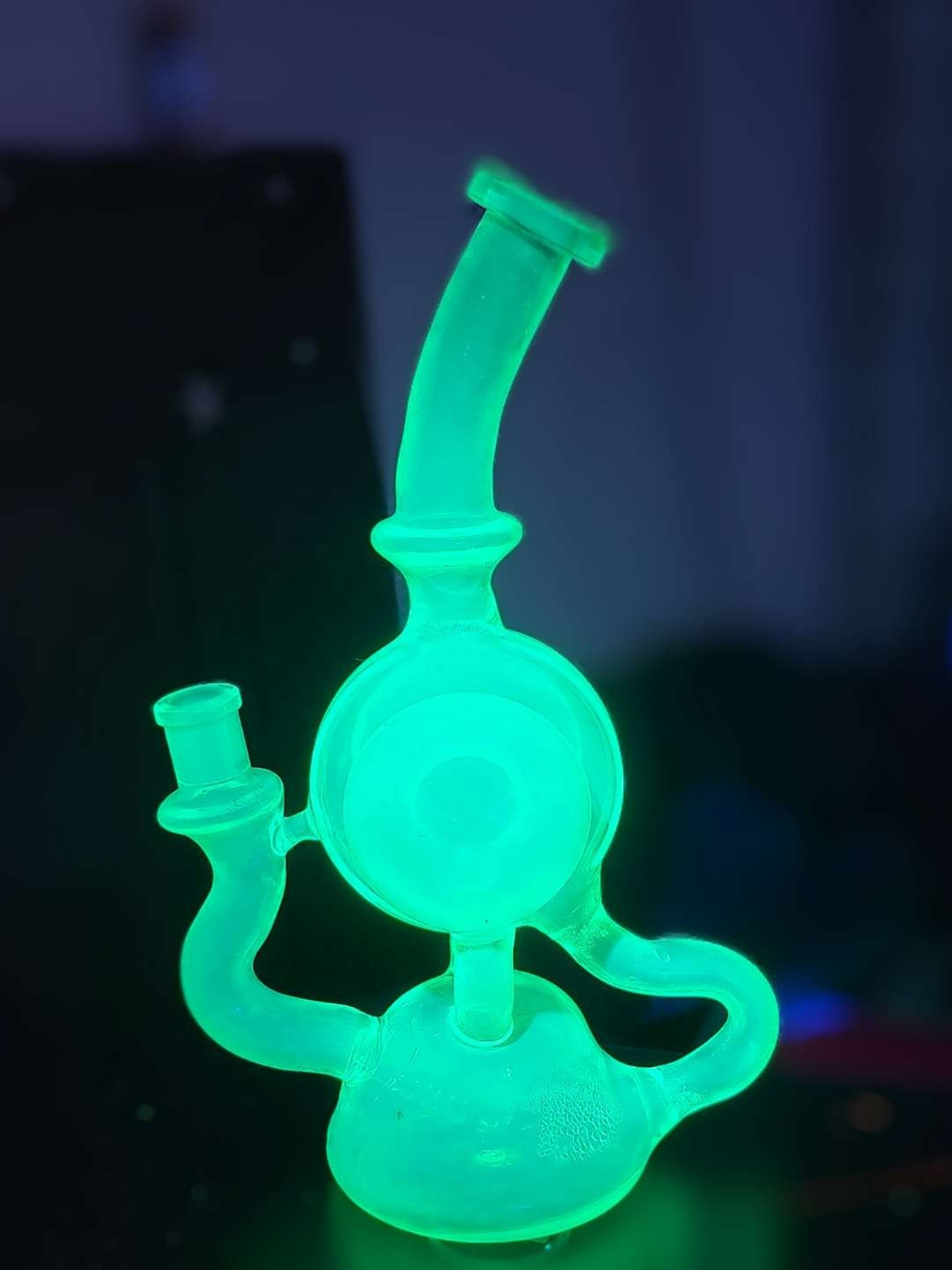 Preview pic of Flourescent Green Glass Water Recycler Bong