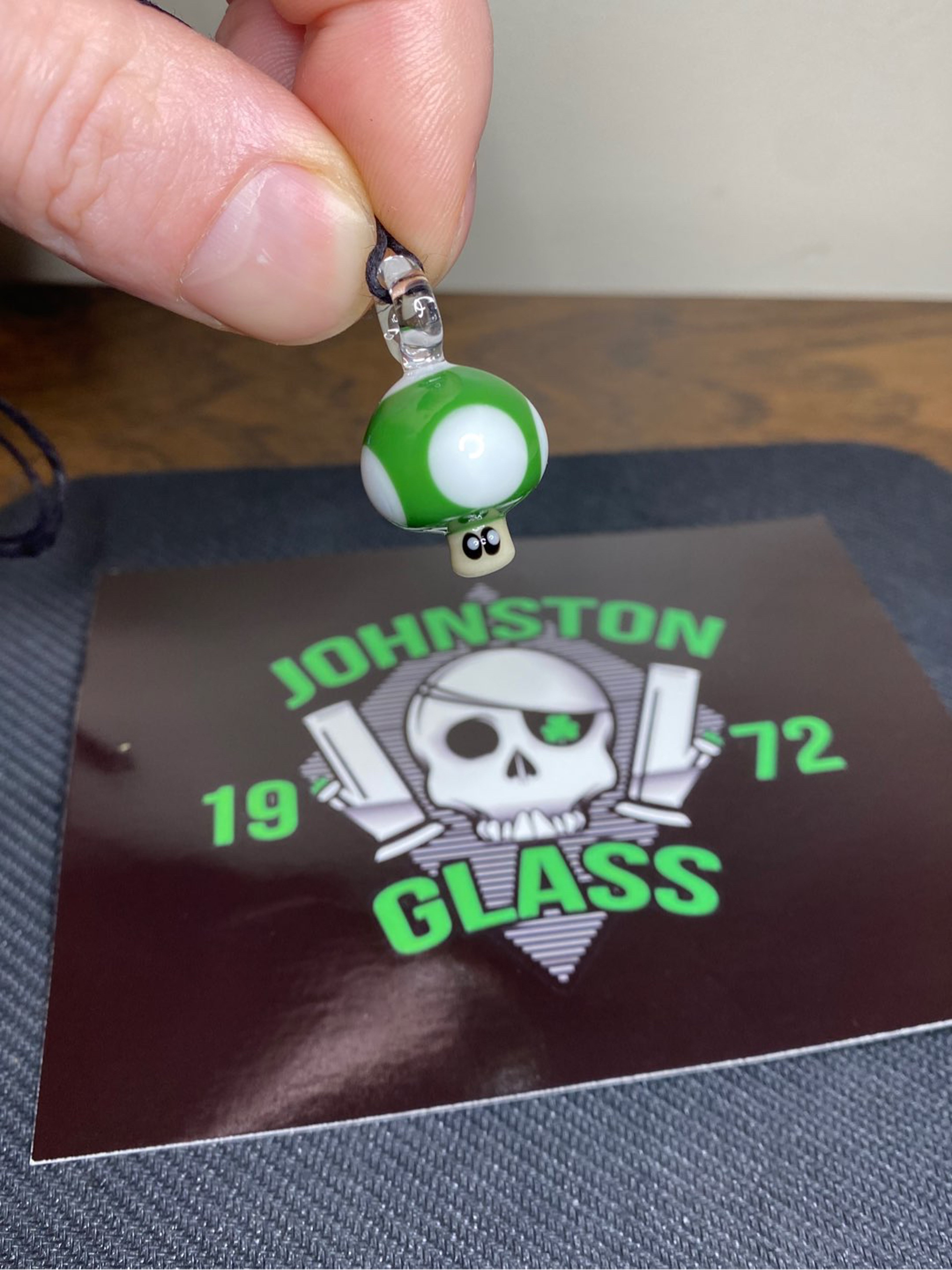 Preview pic of Johnston Glass Green 1up Pendy