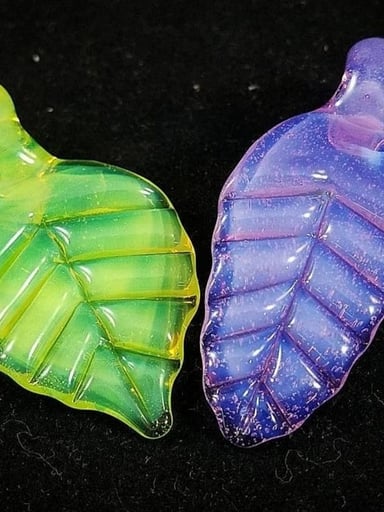 Preview pic of Sculpted Leaf Pendant