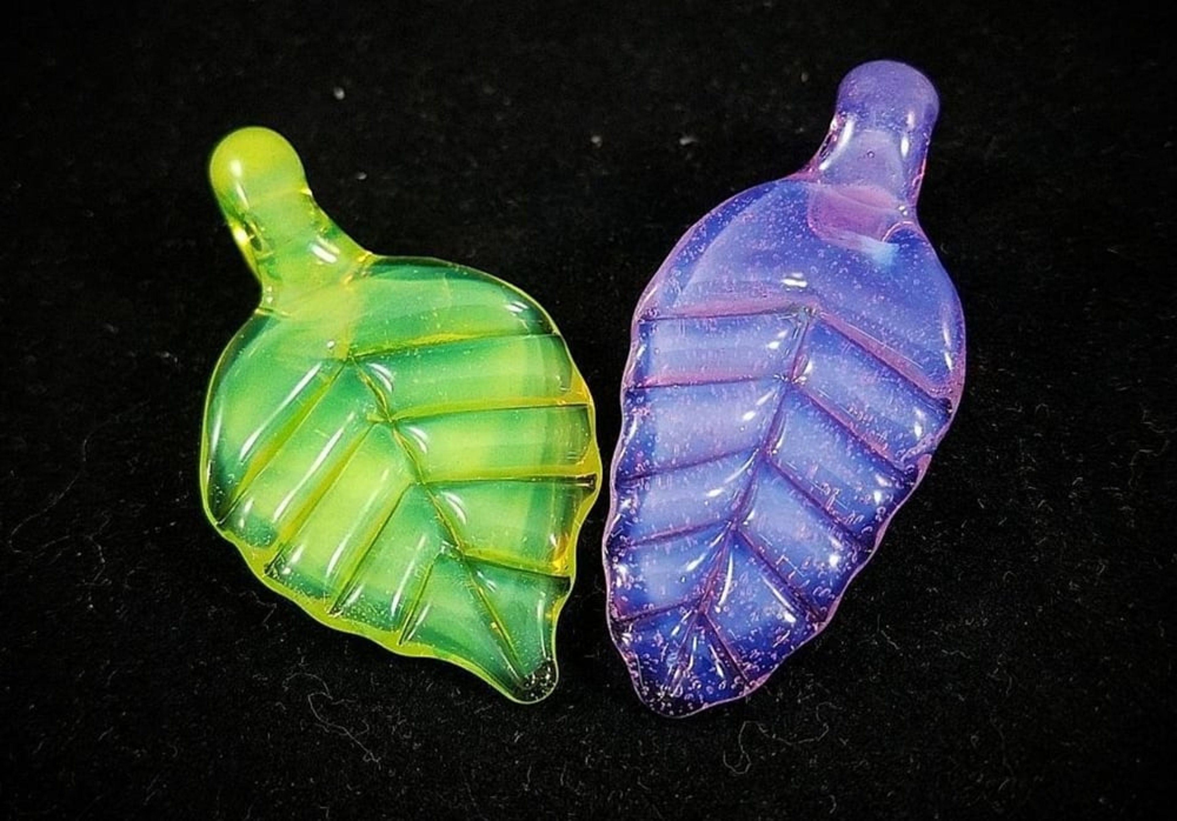 Preview pic of Sculpted Leaf Pendant