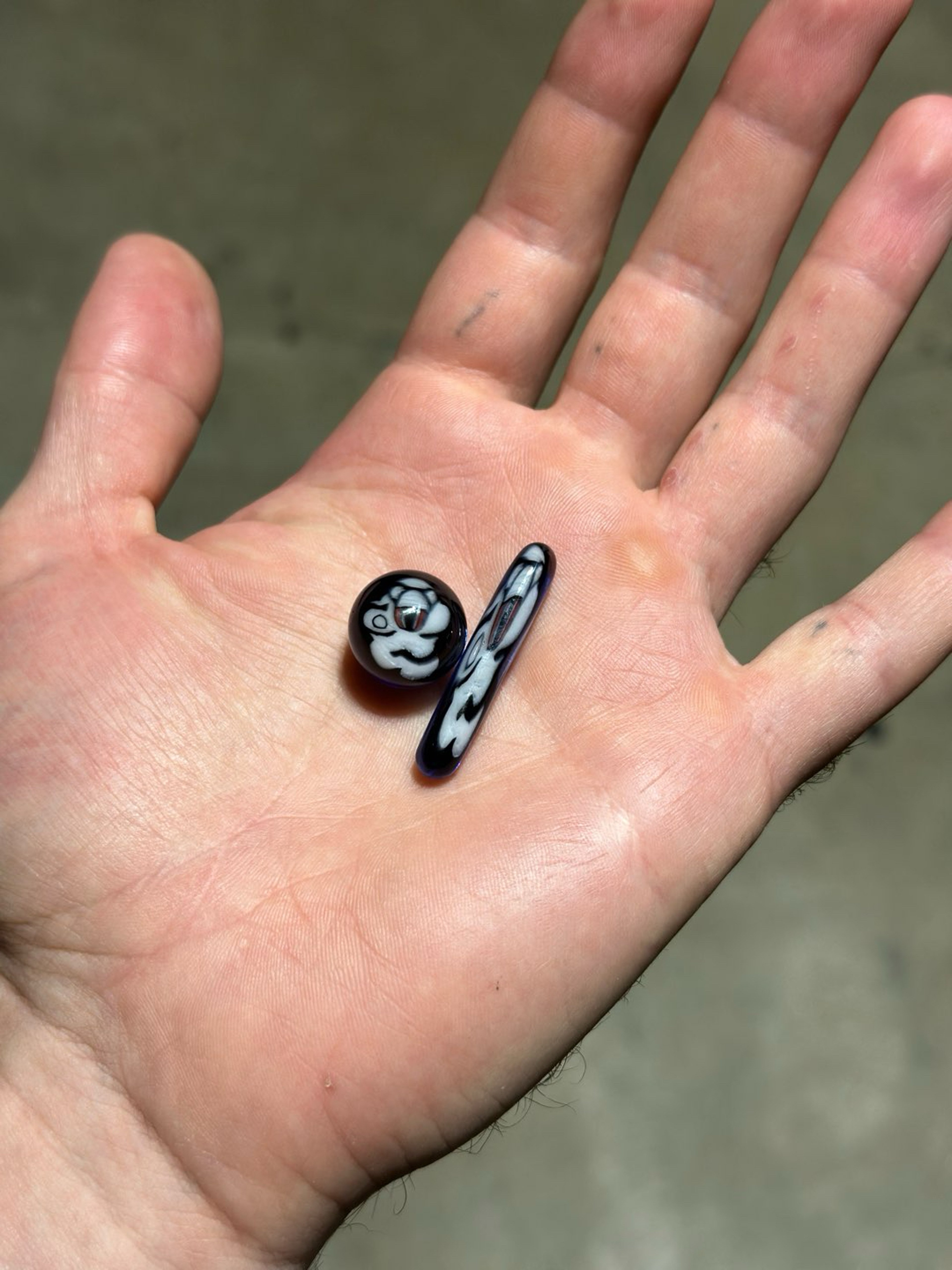 Preview pic of Marble and pillar set