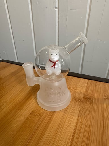 Preview pic of Snowglobe mini bong/bubbler (Daily High Club)