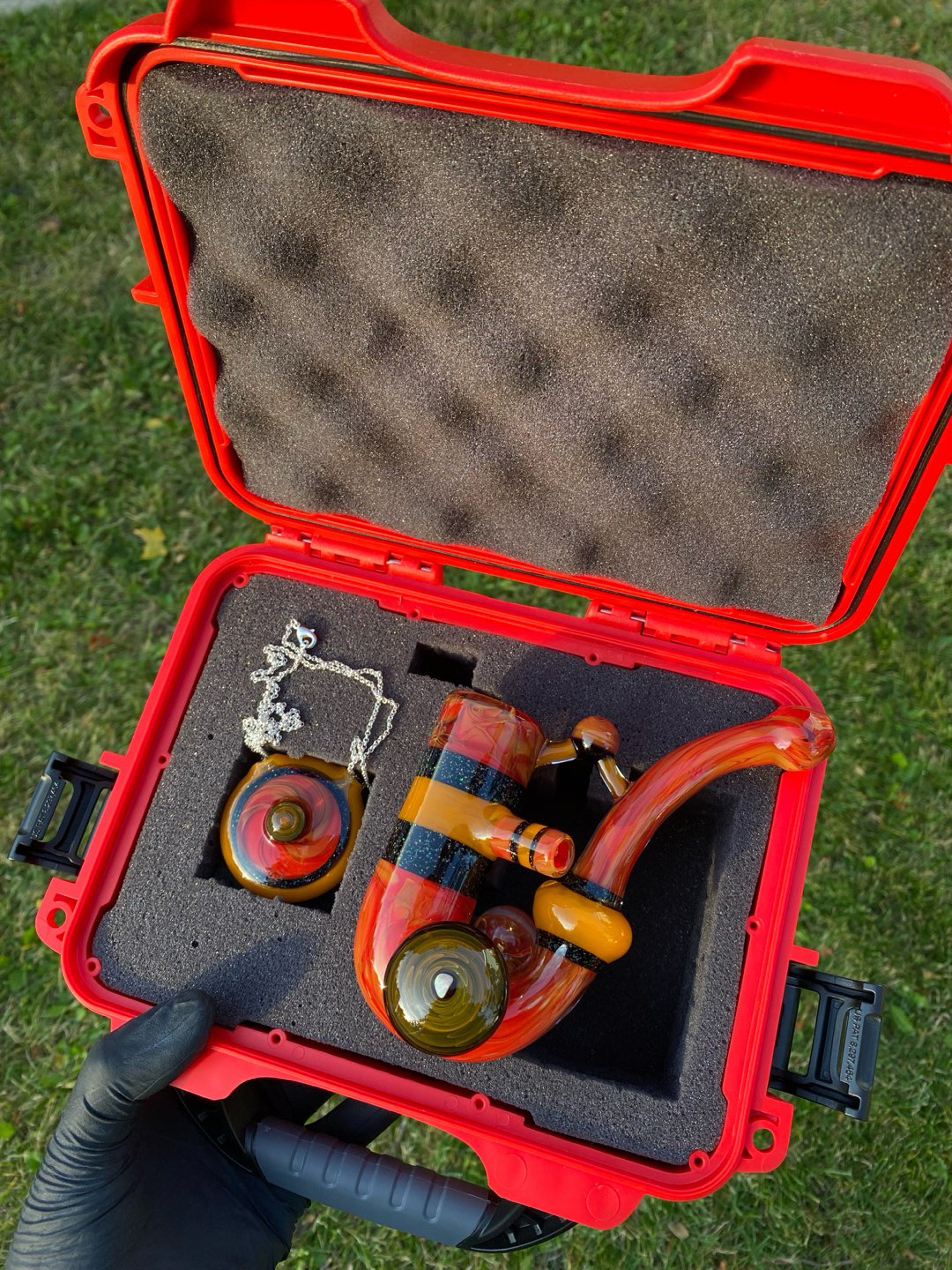 Preview pic of GeeGlass colab sherlock pendant set