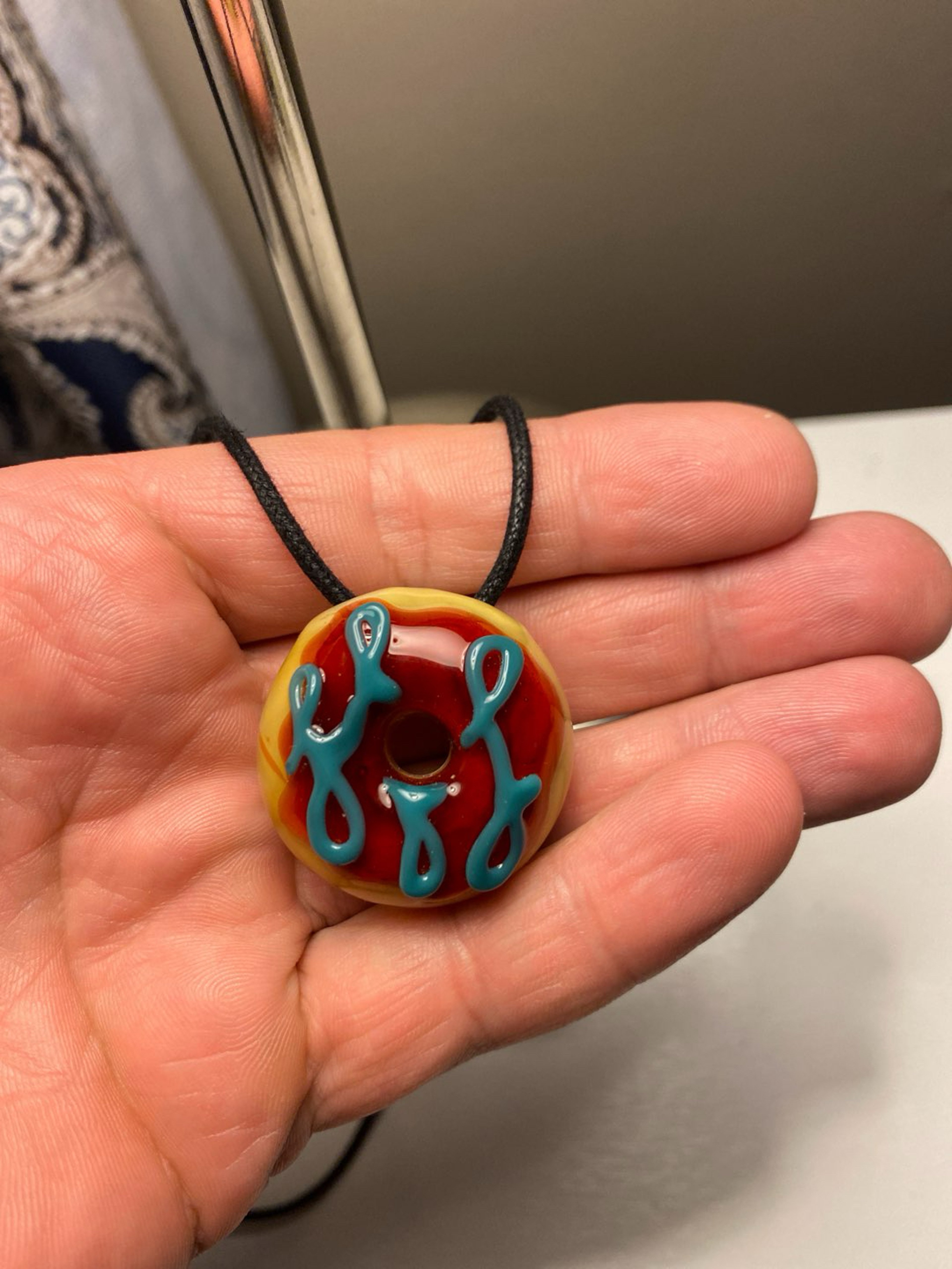 Preview pic of Kgb donut