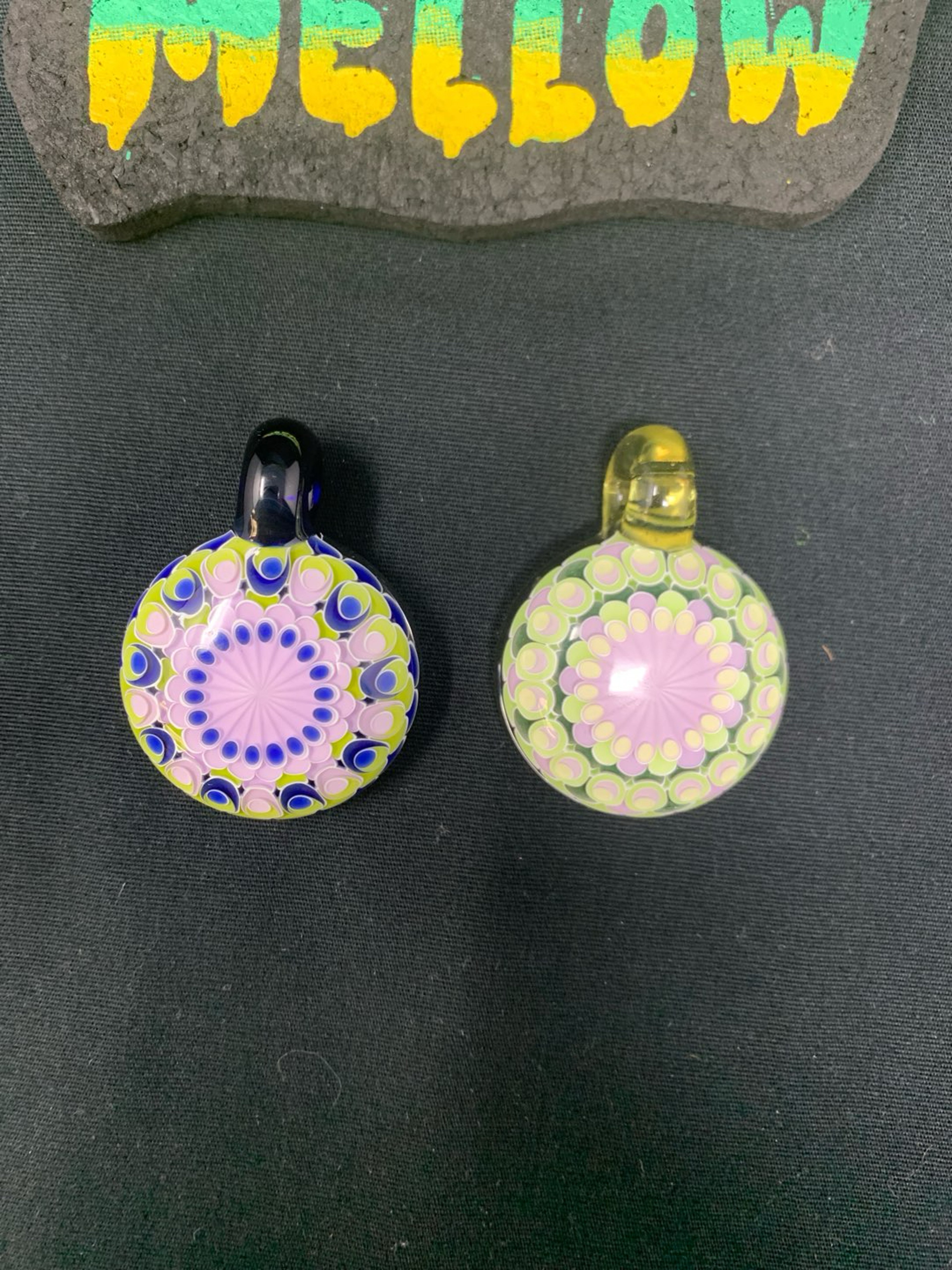 Preview pic of Olour Mandala pendant
