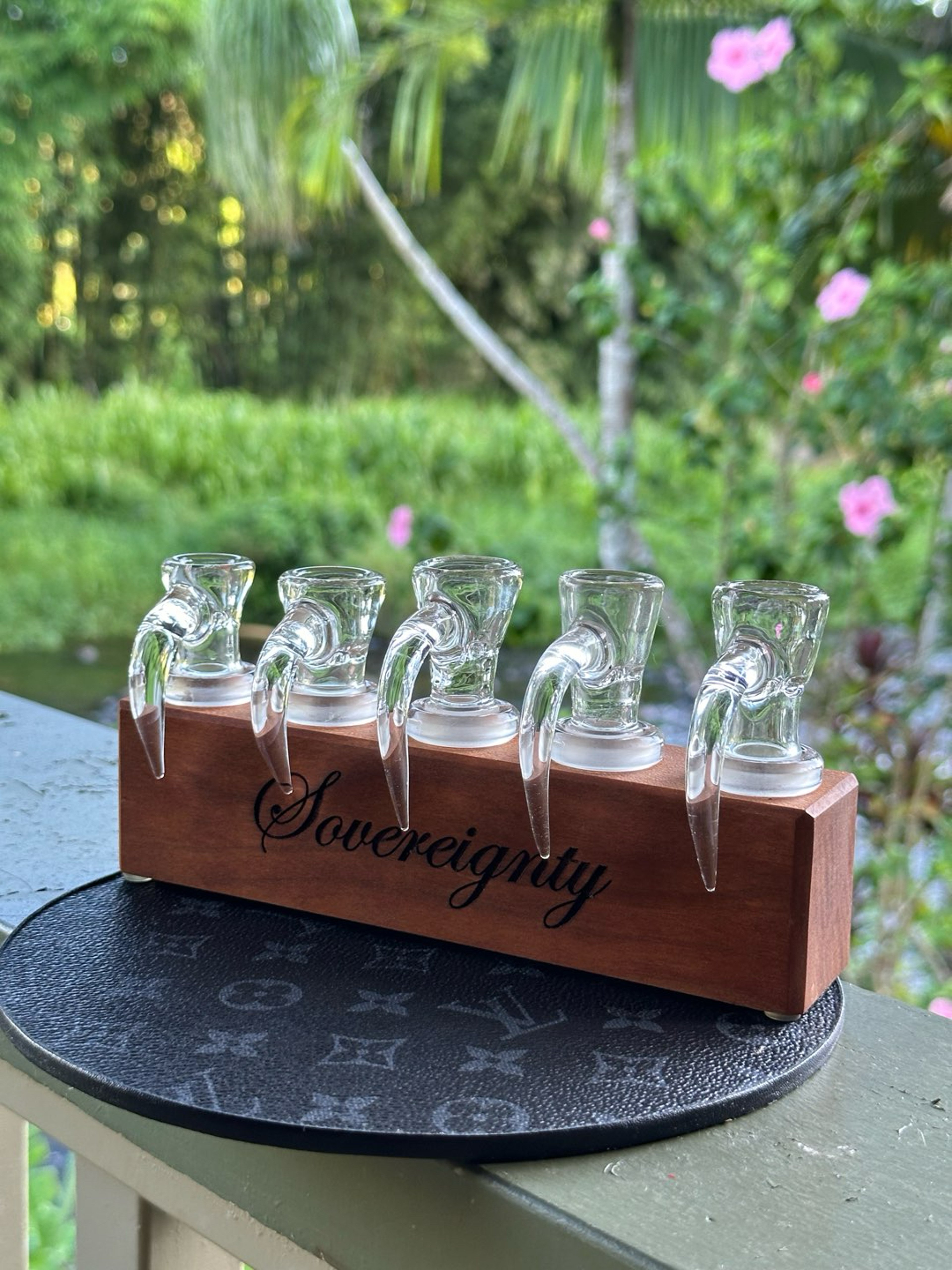 Preview pic of Sovereignty 5 Hole Stand