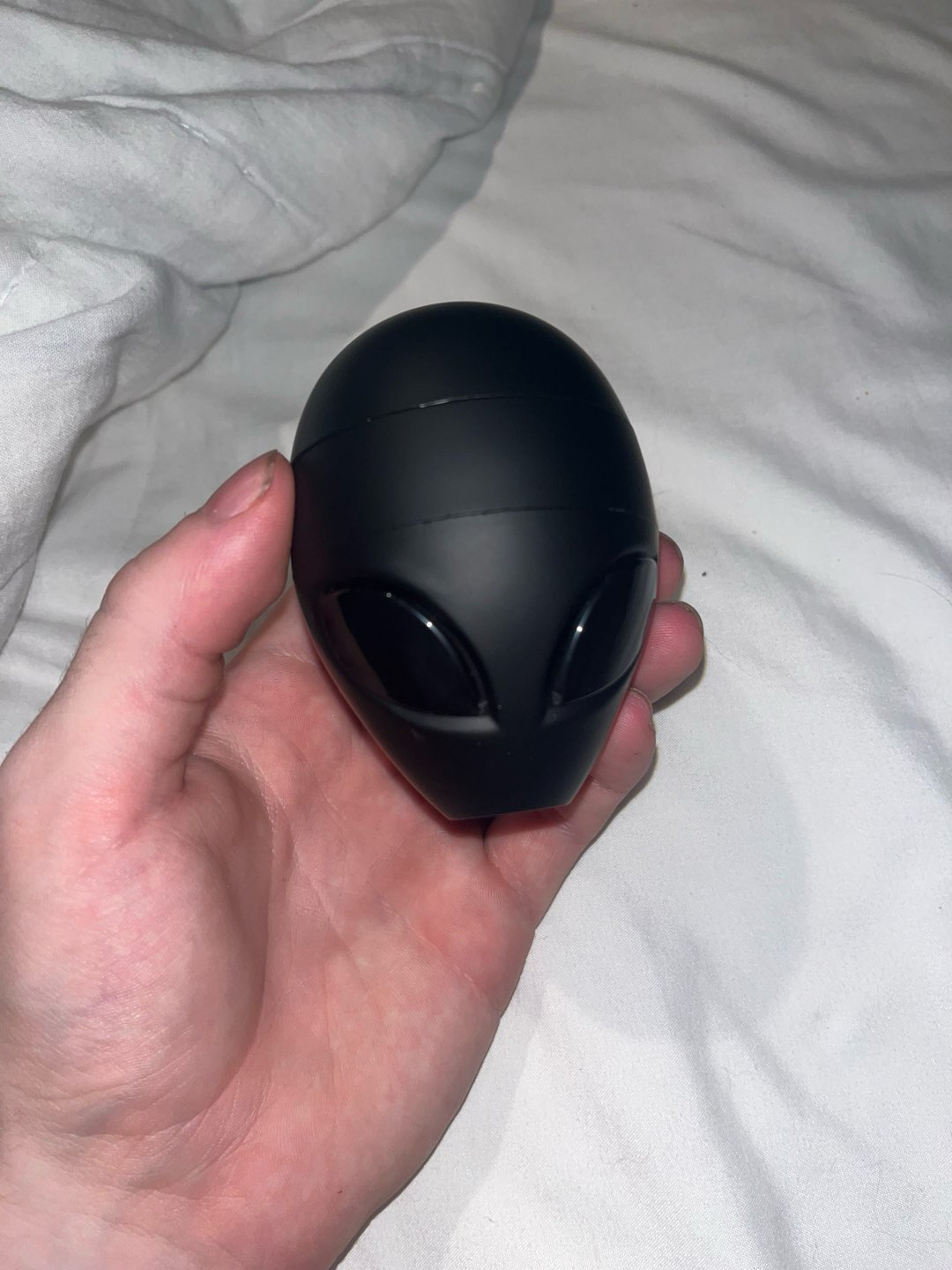 Preview pic of Black Alien Grinder