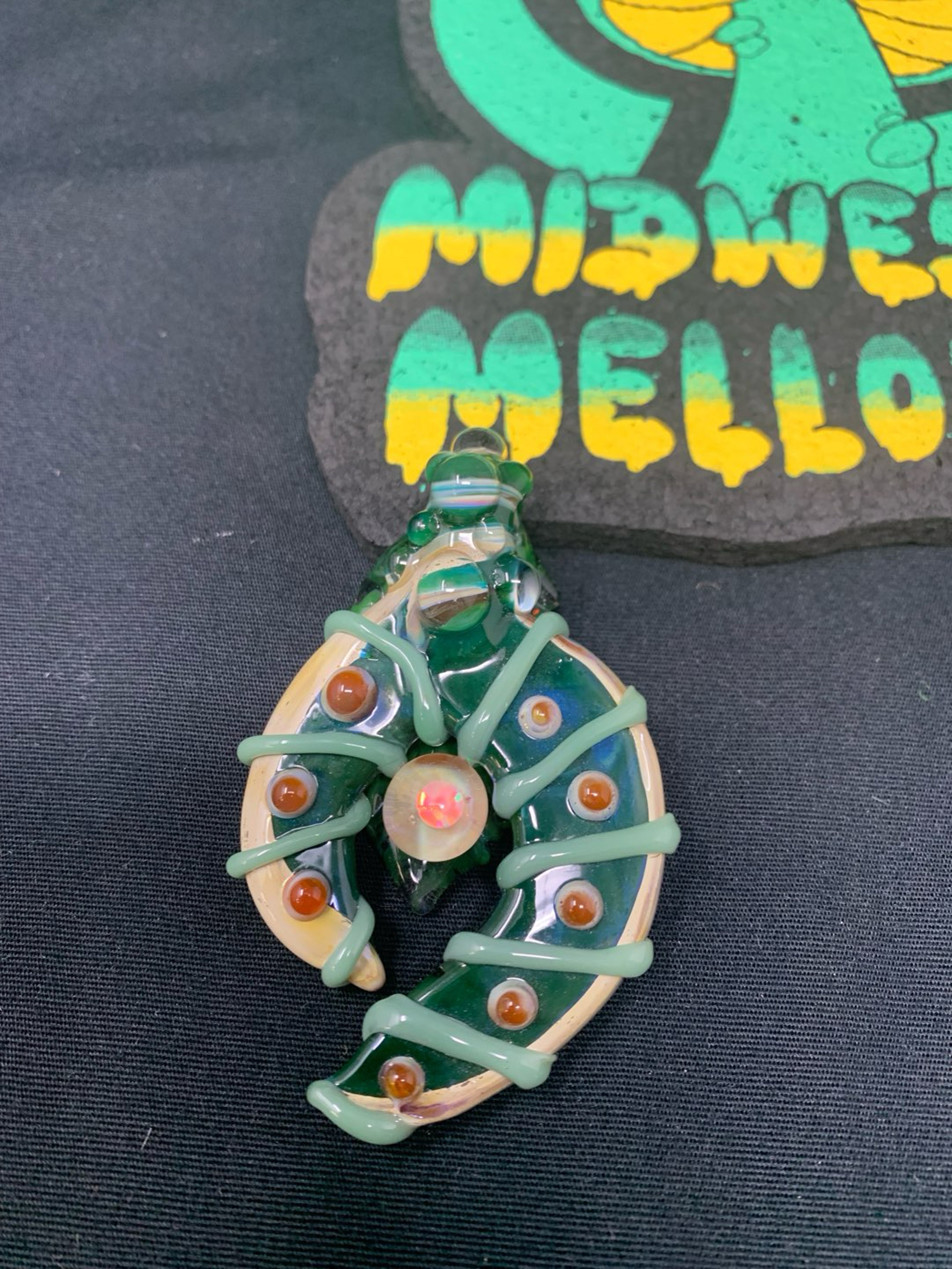 Preview pic of Levelup Glass Opal leaf claw pendy