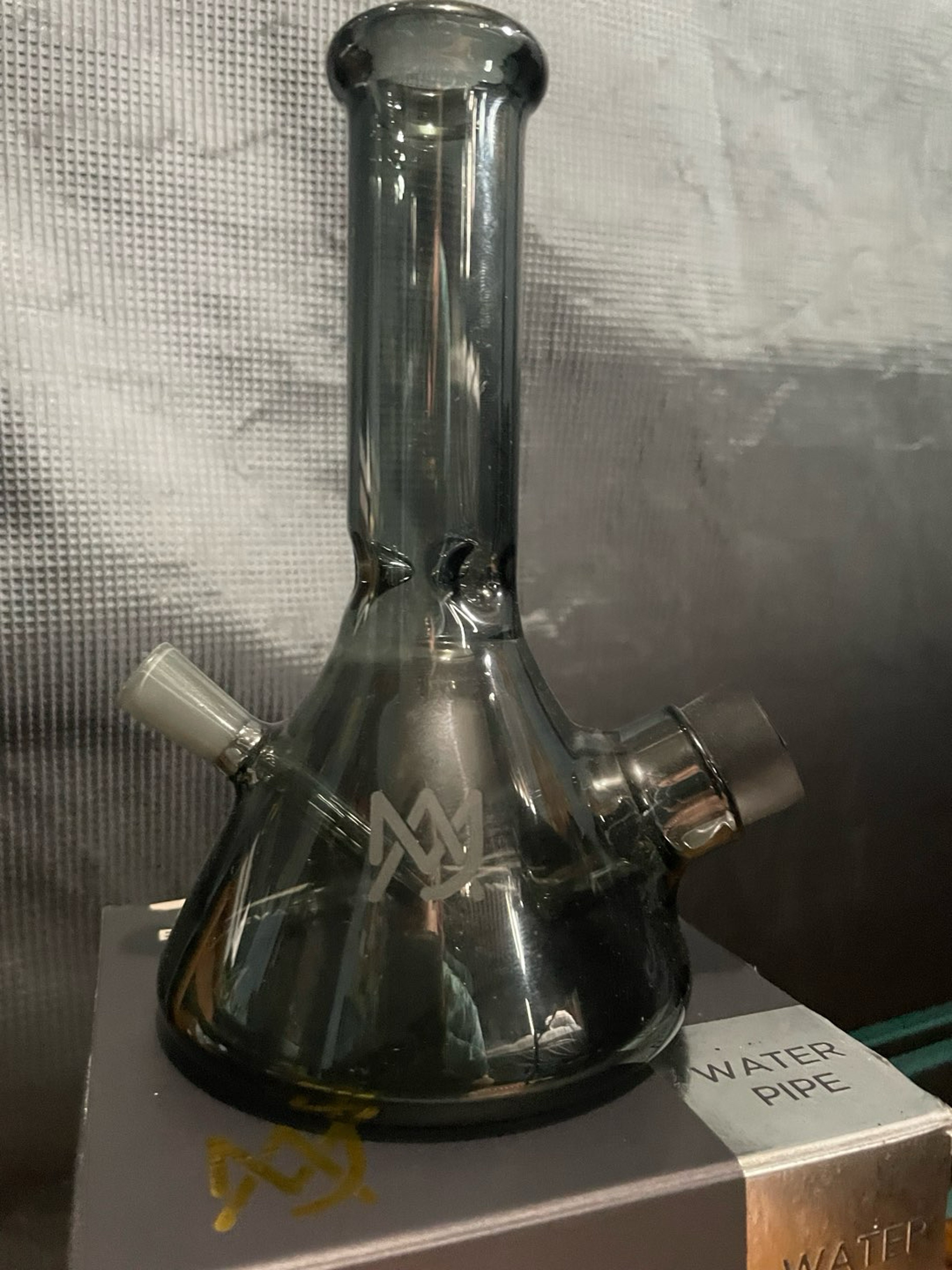 Preview pic of MJ ARSENAL limited Cache Bong