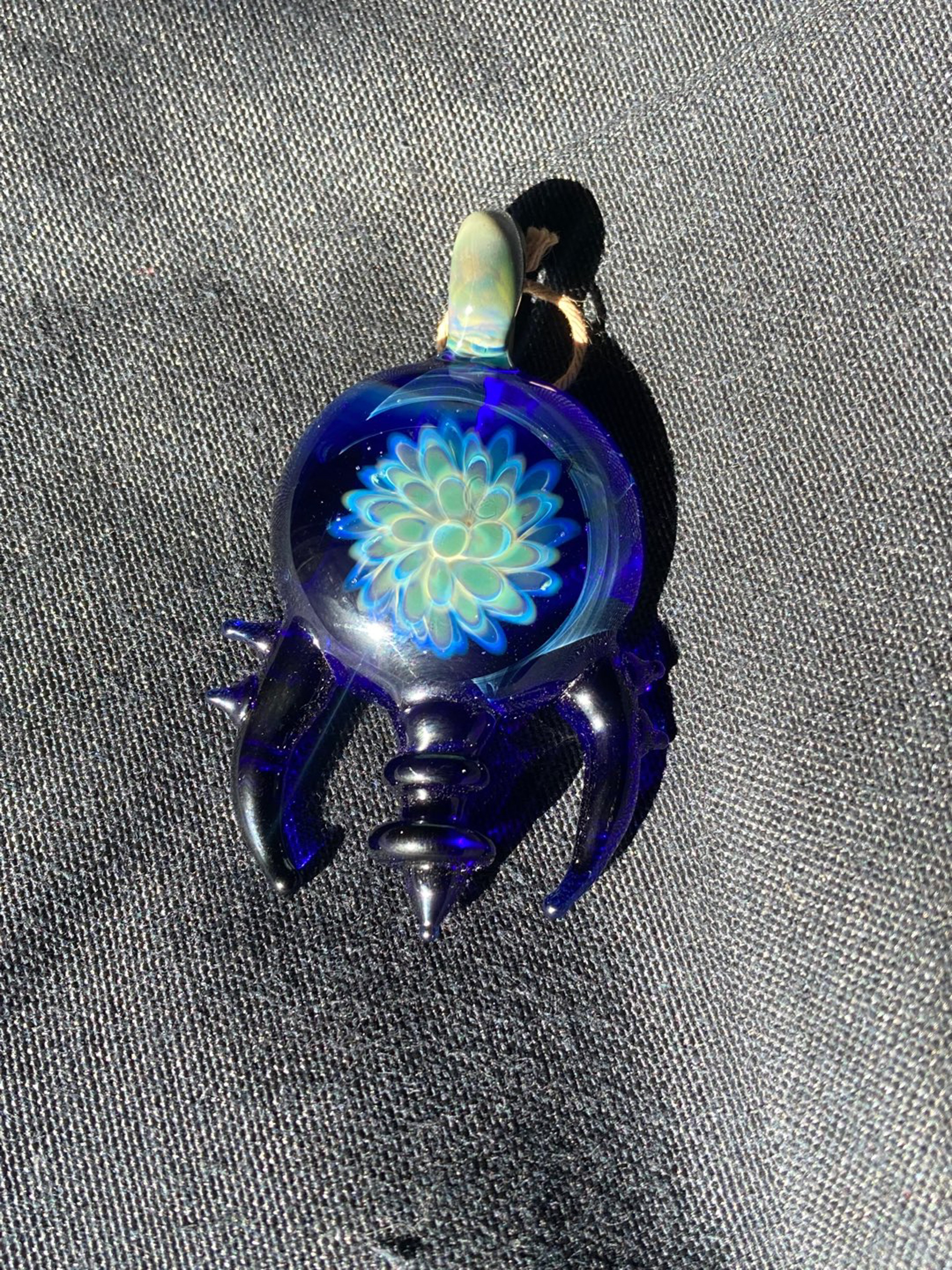 Preview pic of Abstract implosion pendant