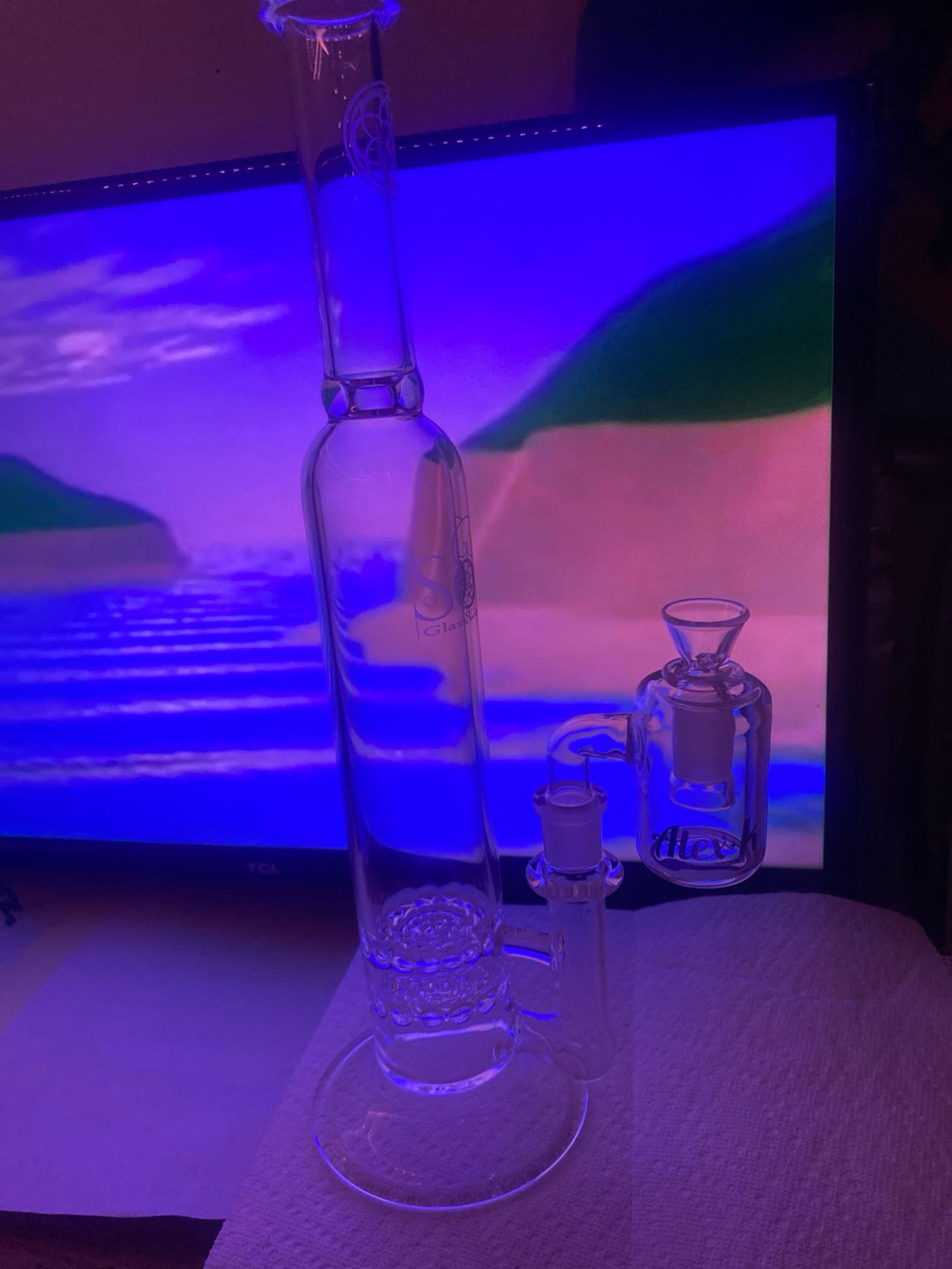 Preview pic of XL Double Lace-Disc Bong with ash catcher