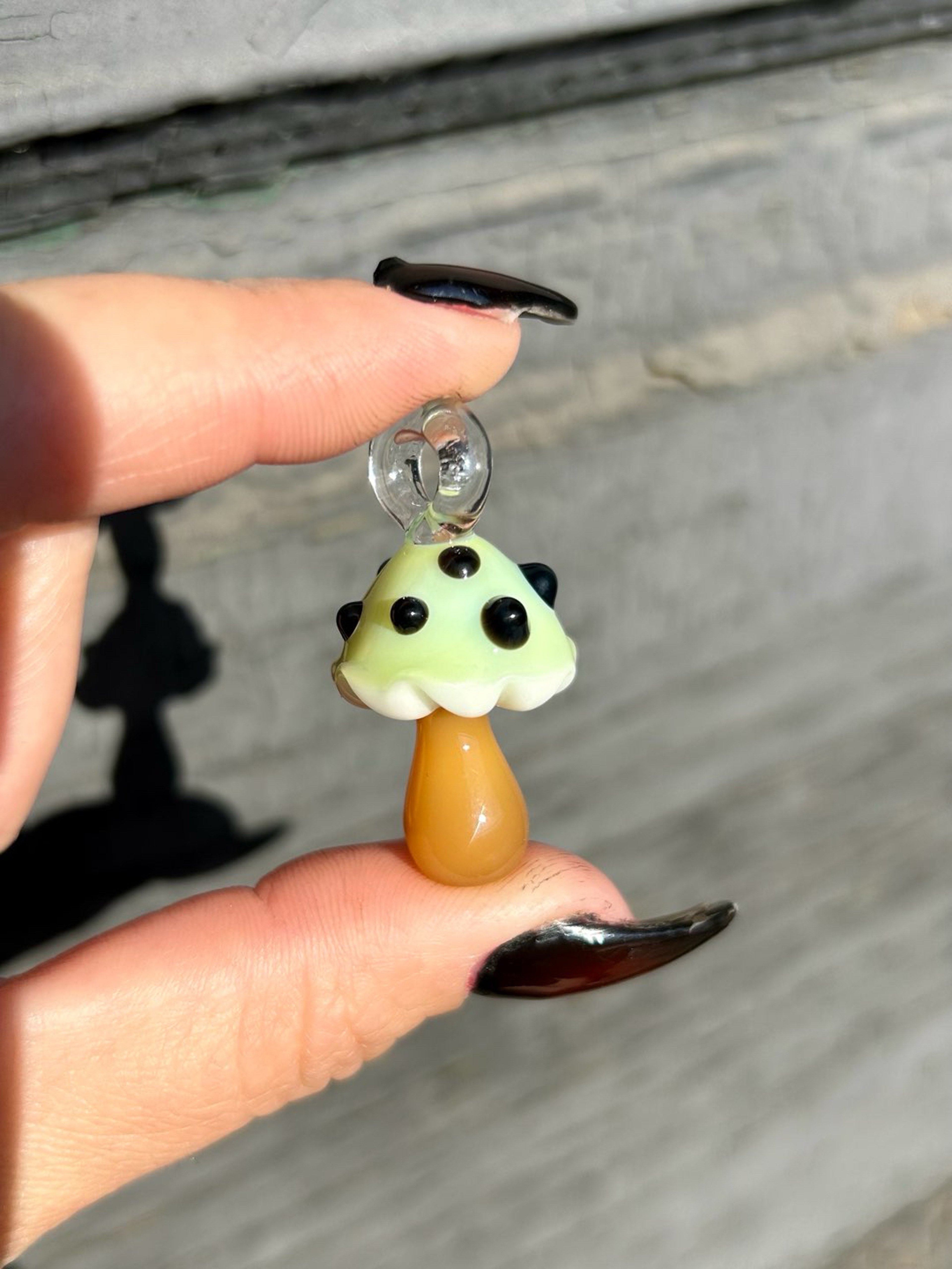 Preview pic of Spotted Mushroom Pendant (DrS Glass)