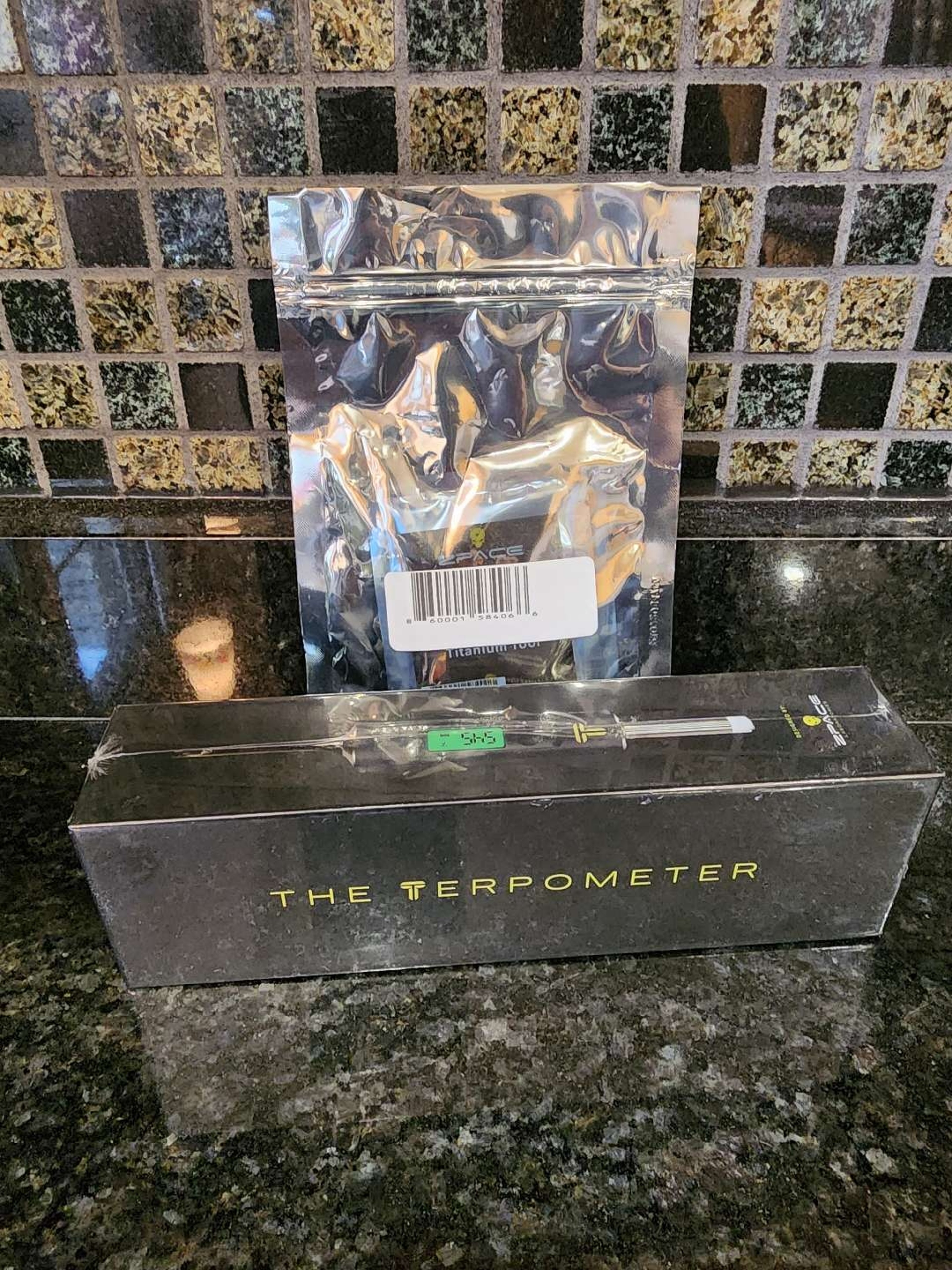 Preview pic of Terpometer BLACK w/ 3-pack titanium tool set (new/sealed)
Halloween Special