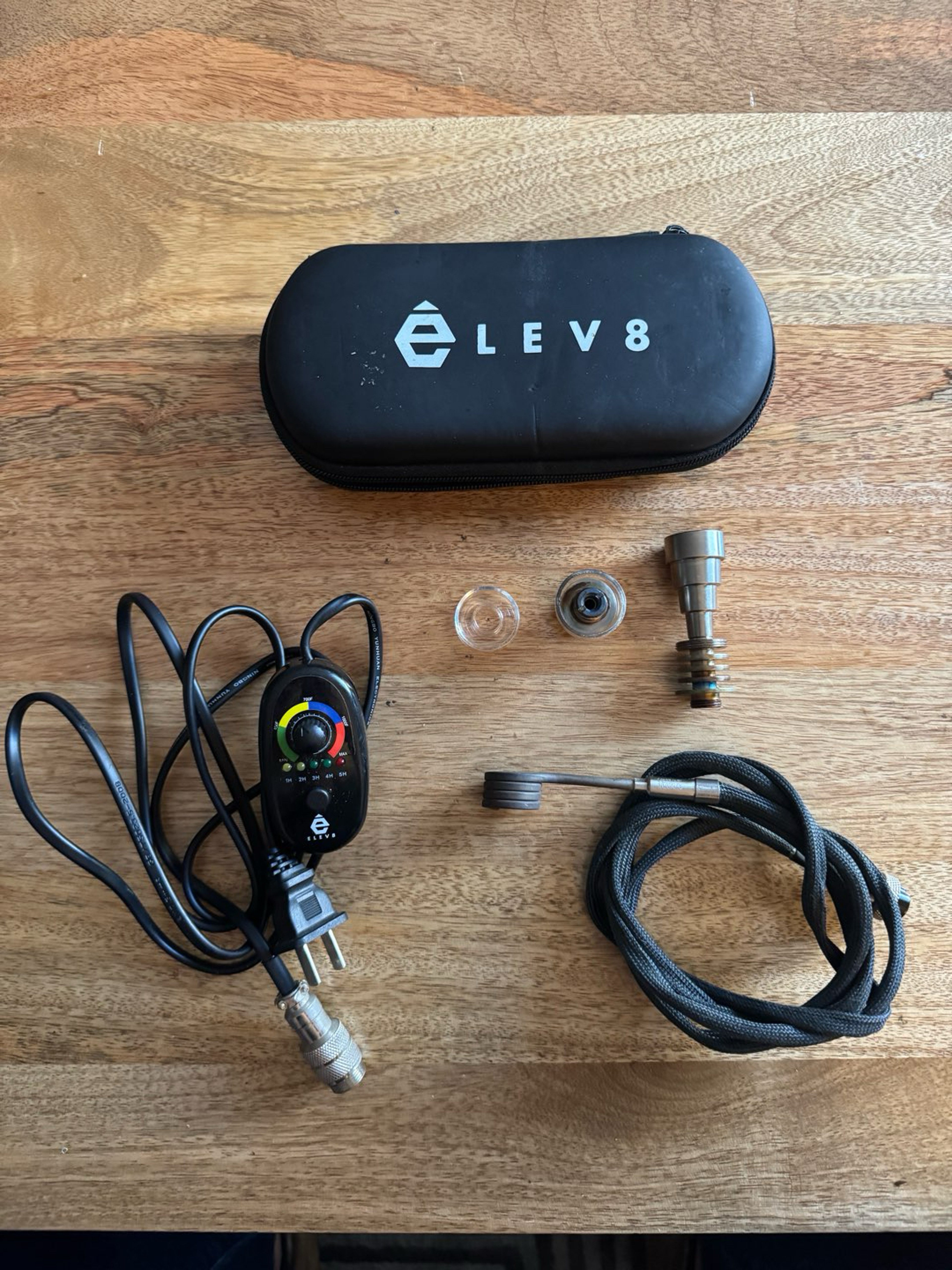 Preview pic of Elev8 e-nail w/carrying case