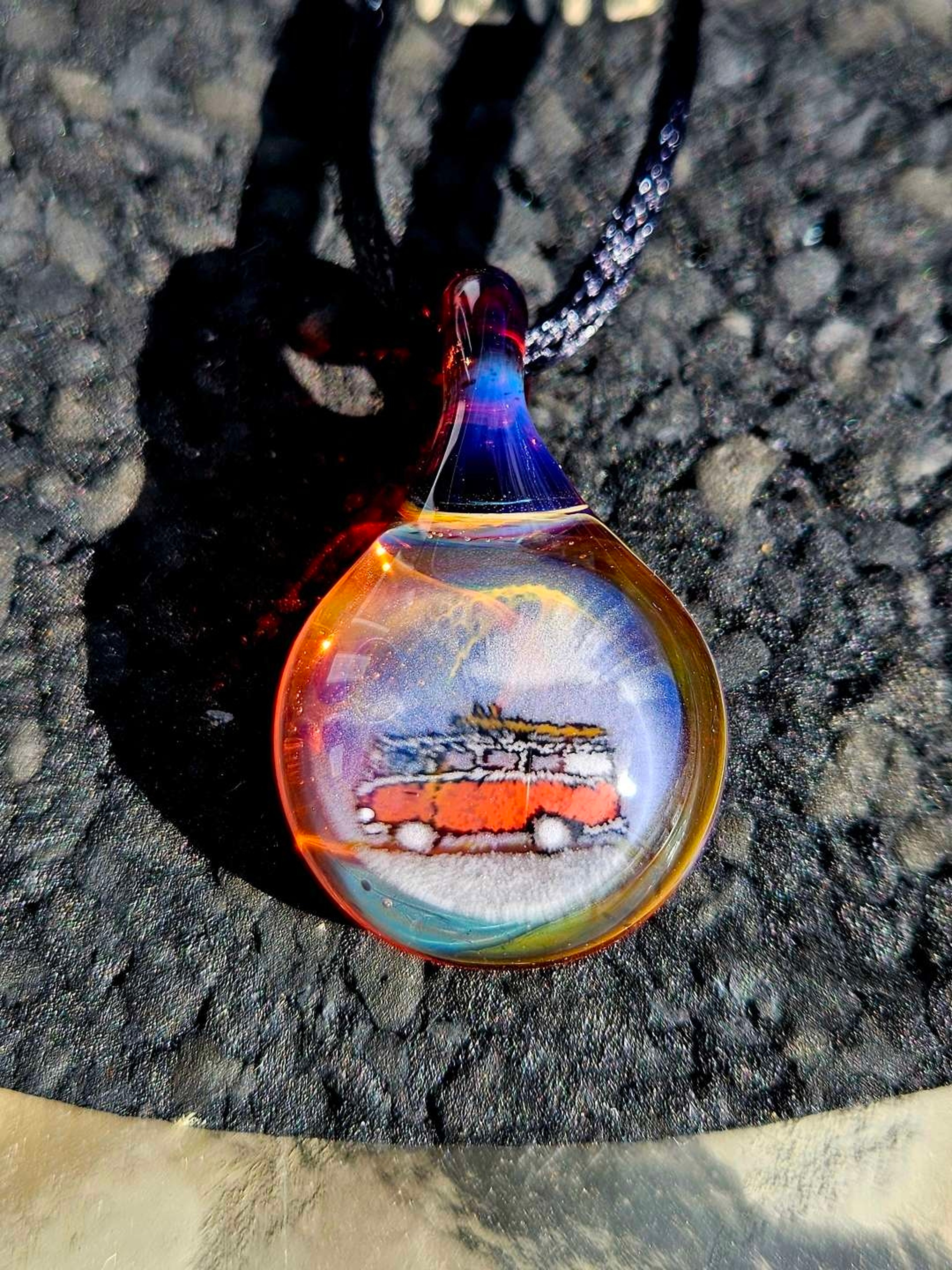 Preview pic of VW bus milli pendant