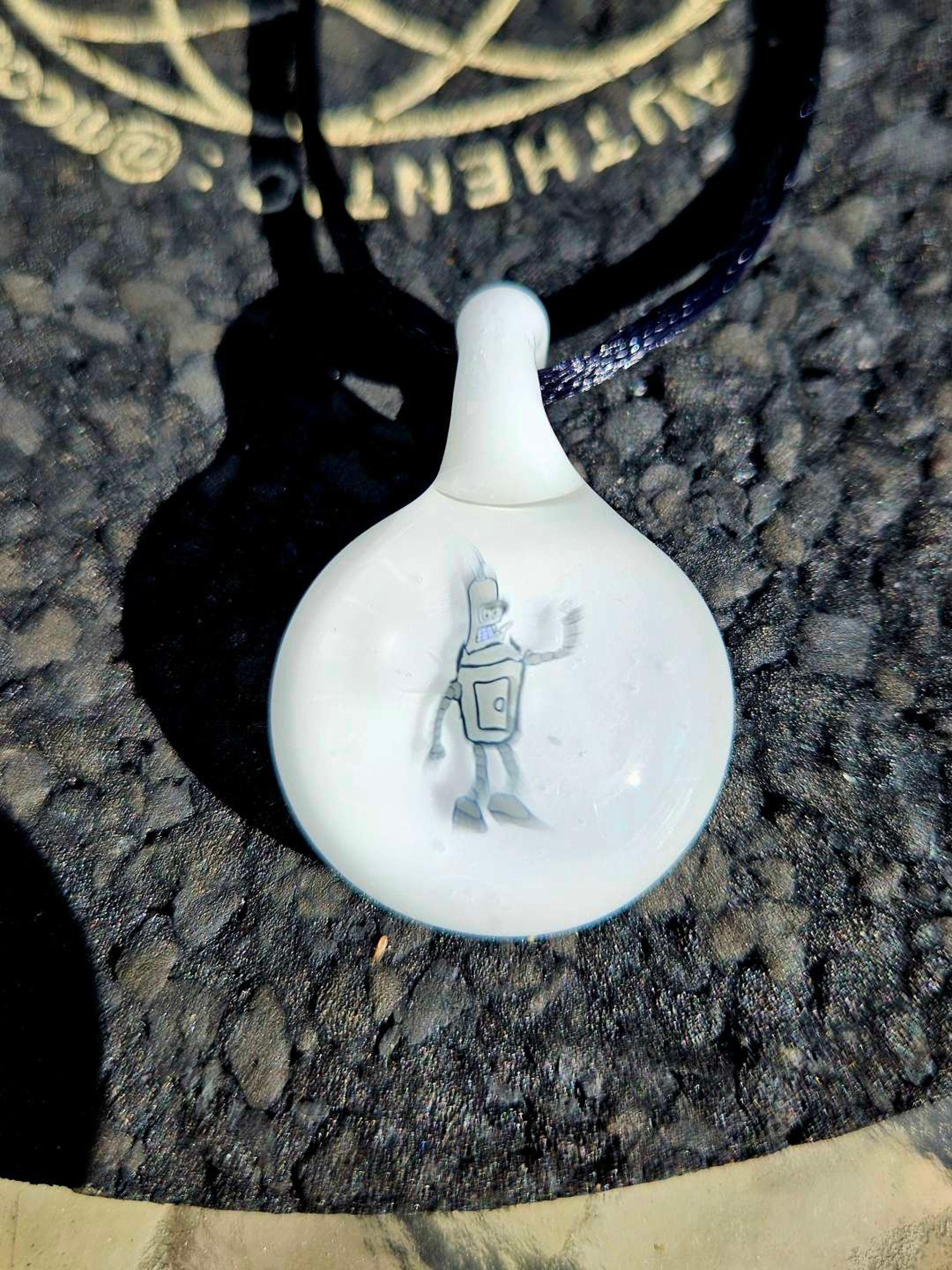 Preview pic of Bender milli pendant