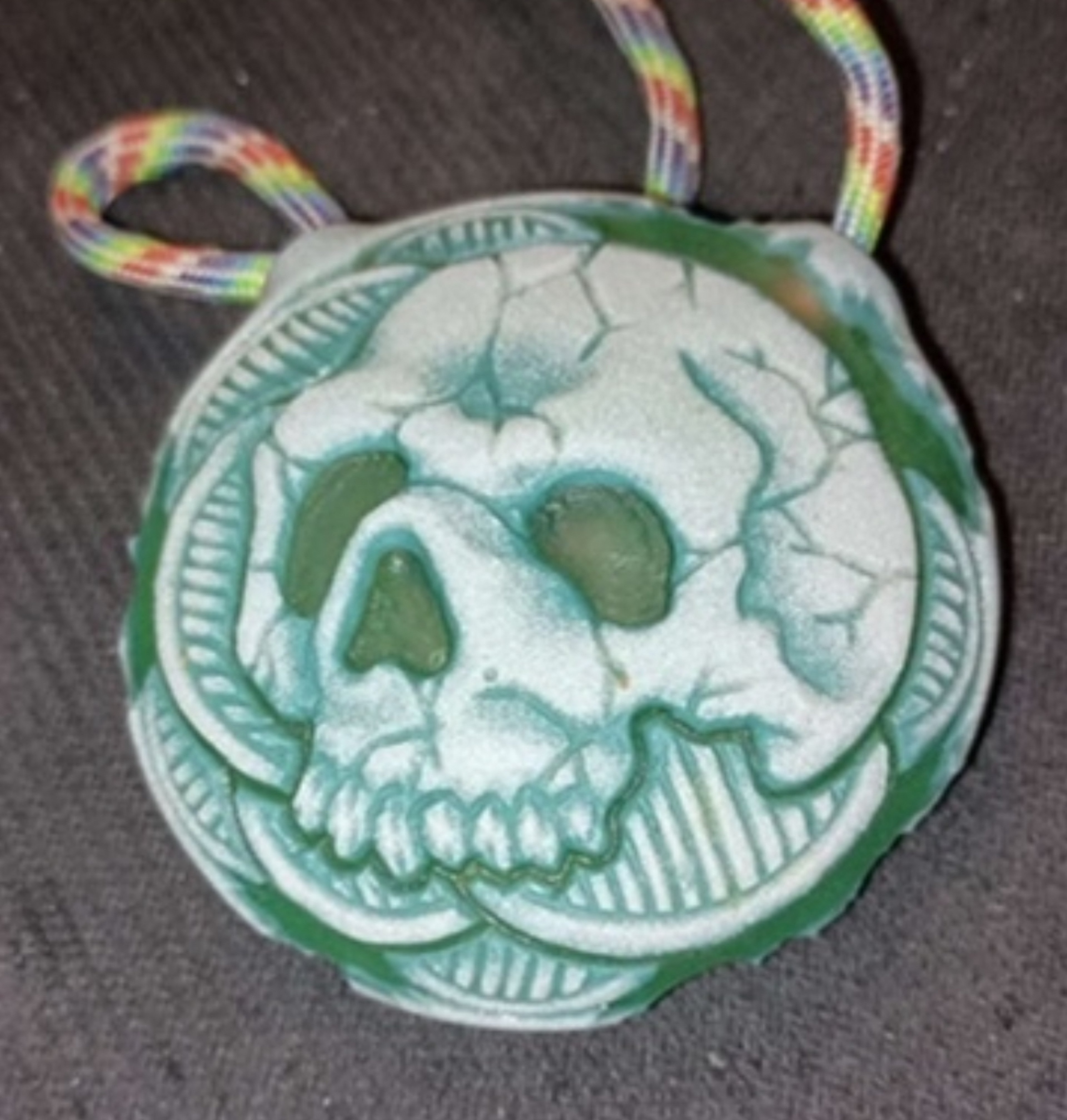 Preview pic of UV LARGE rye glass pendant
