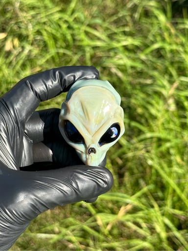 Preview pic of Ghost Glass Masked Alien Pendy