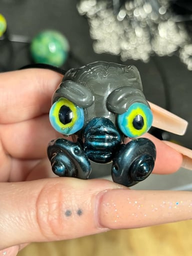 Preview pic of Gas Mask Alien Pendant