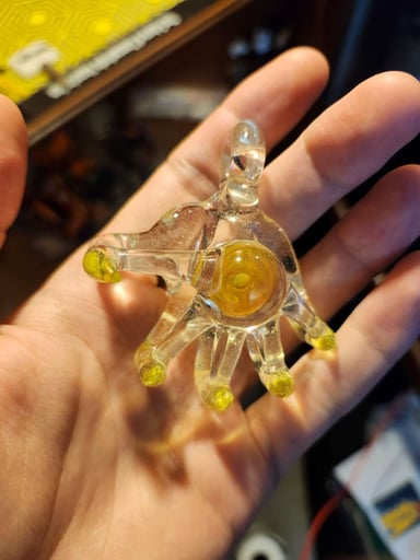 Preview pic of Uv glass claw pendant