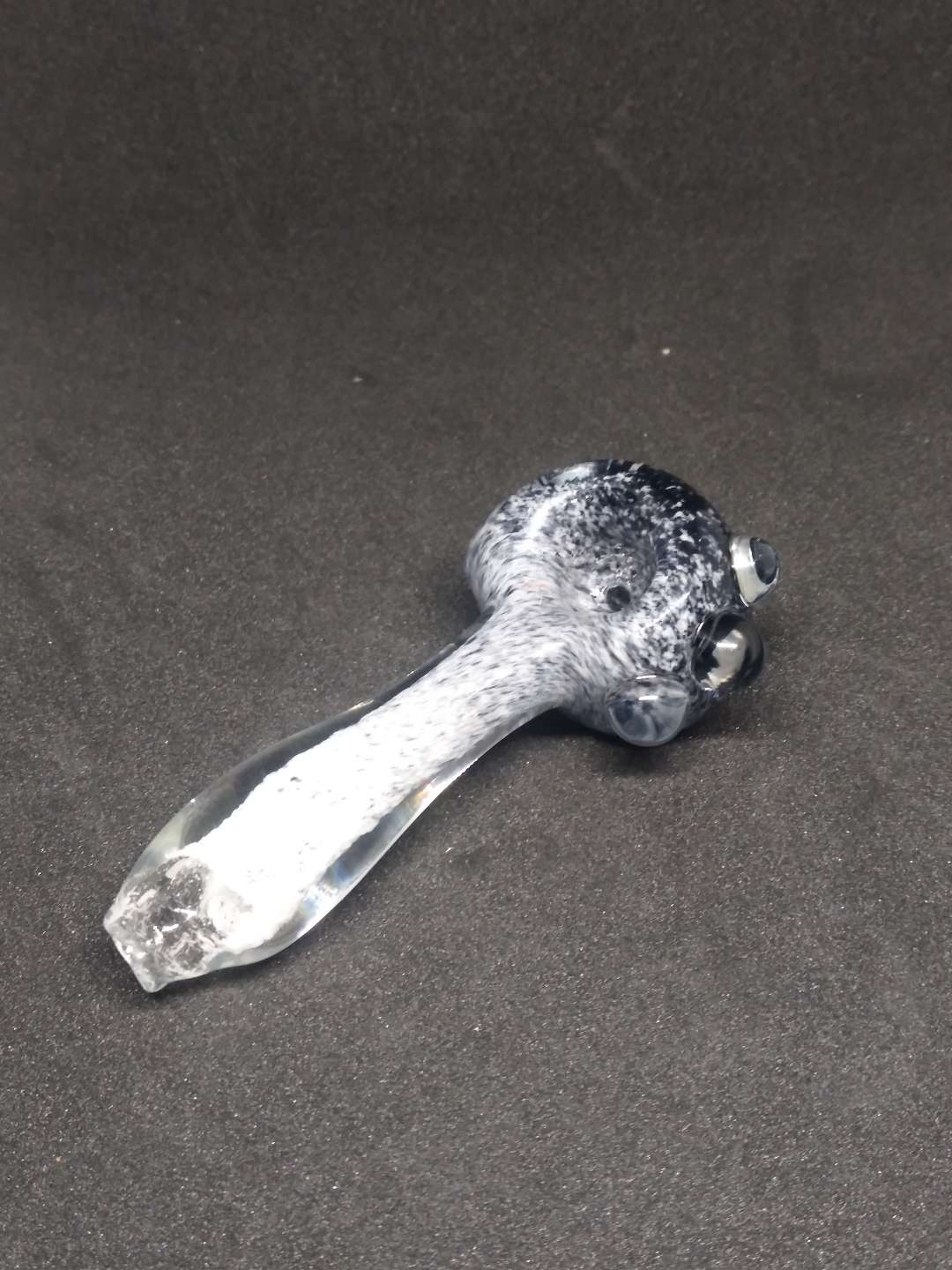 Preview pic of Black & White 🥄