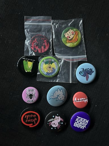 Preview pic of Assorted pins and buttons