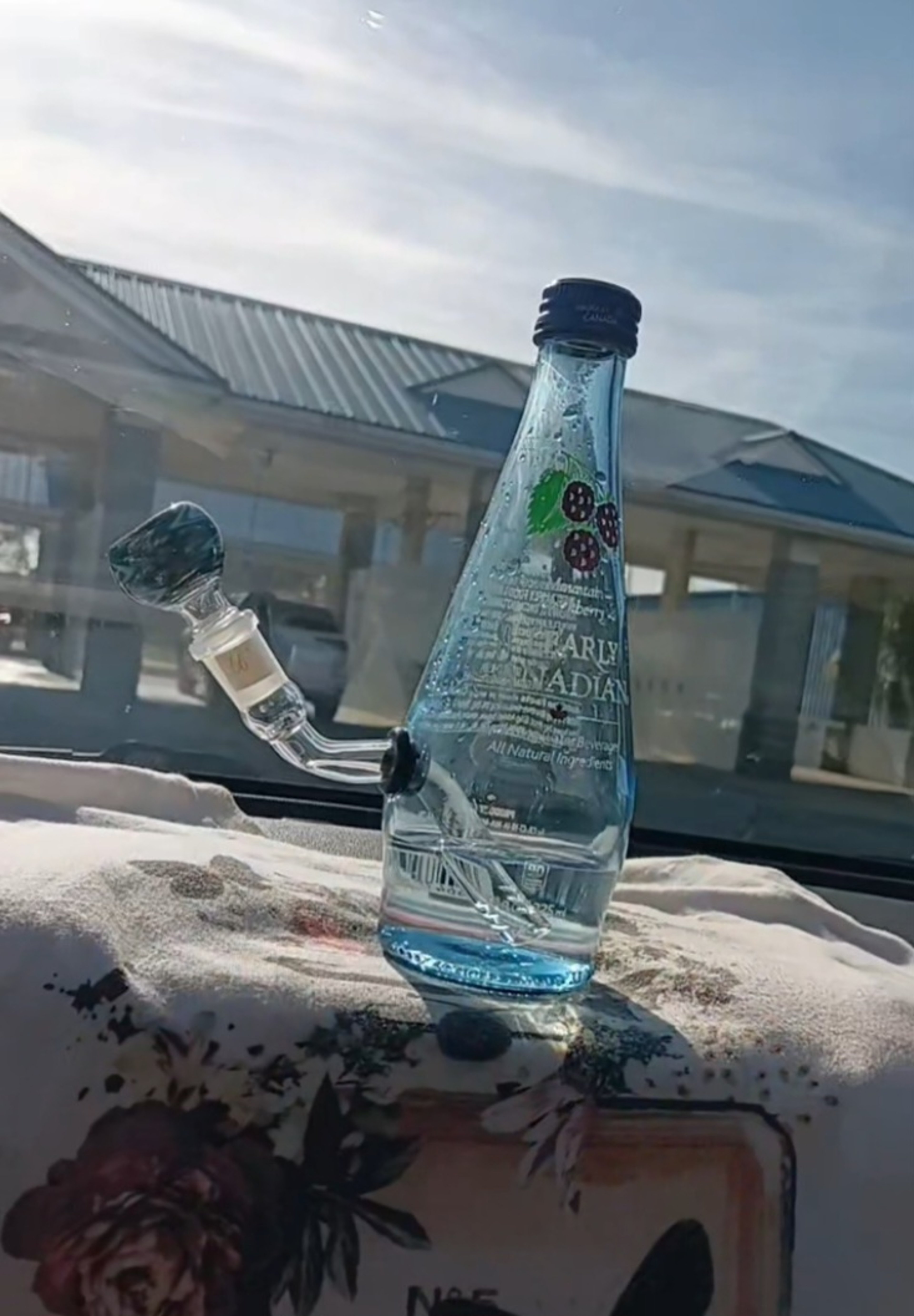 Simply Canadian, Discreet Bong image 0