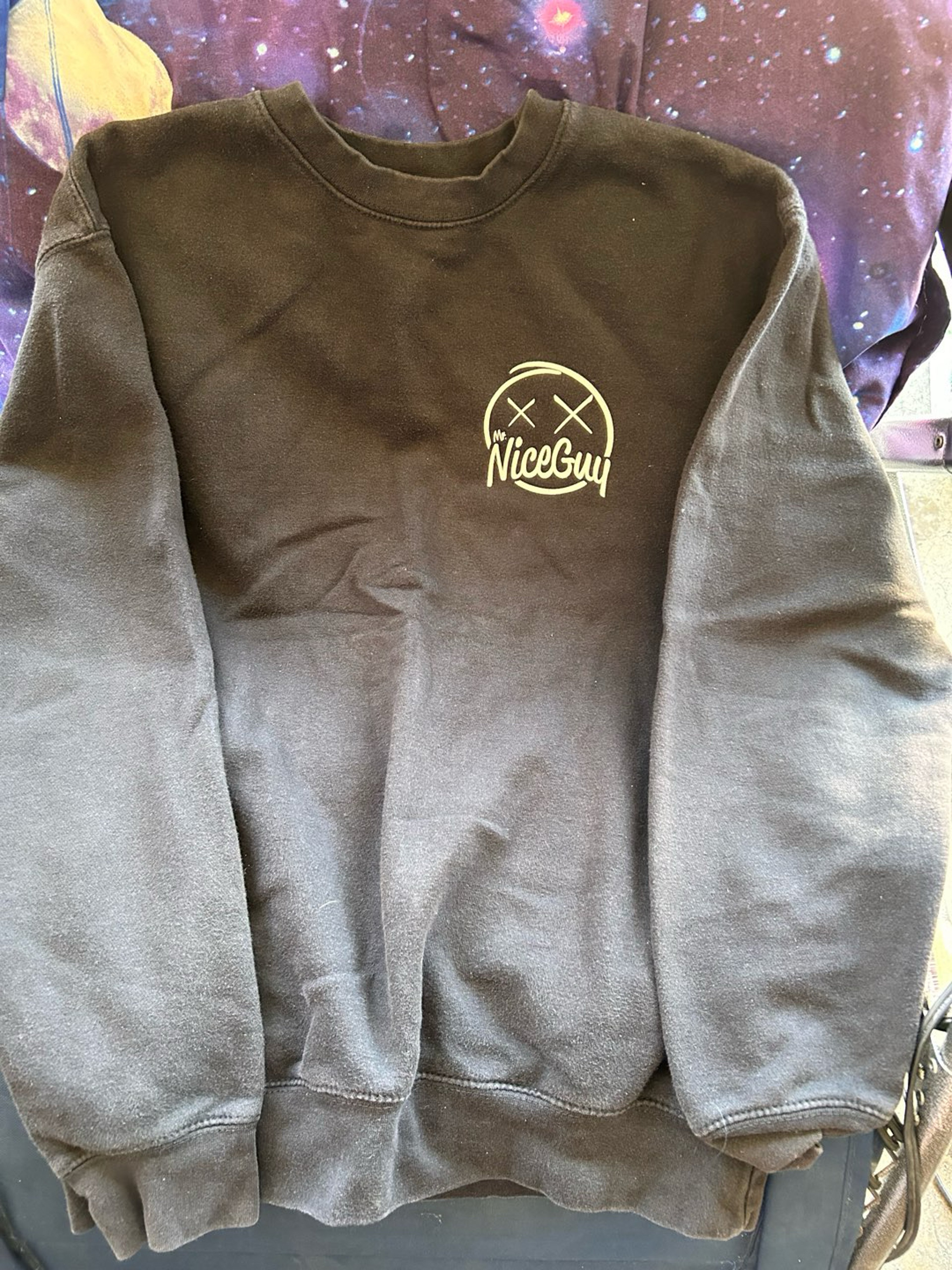 Preview pic of Black crew neck sweater