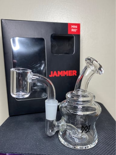 Preview pic of My Arsenal “Jammer” mini rig w/ quartz