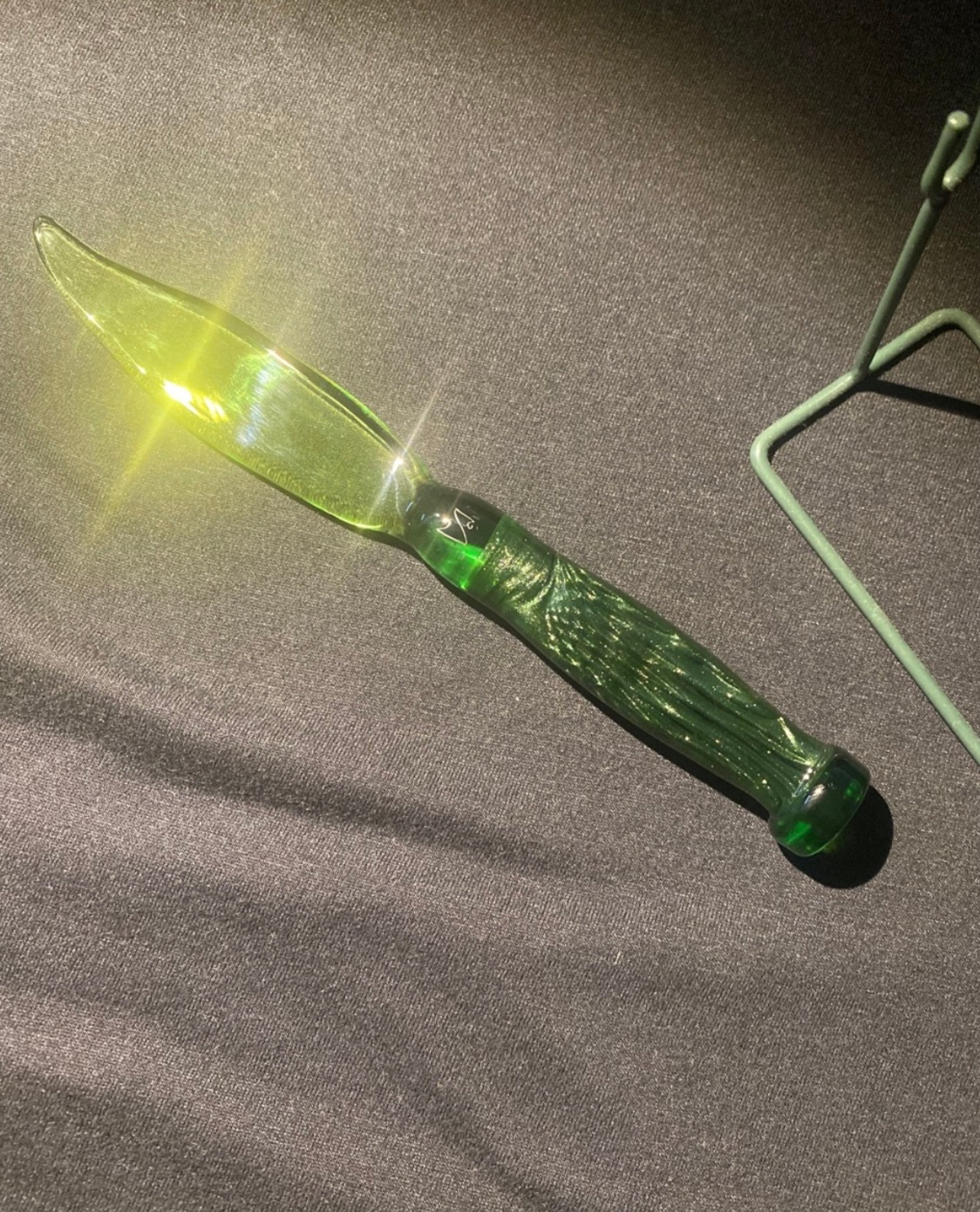 Preview pic of Mike Shelbo Teleporter Key Glass Knife