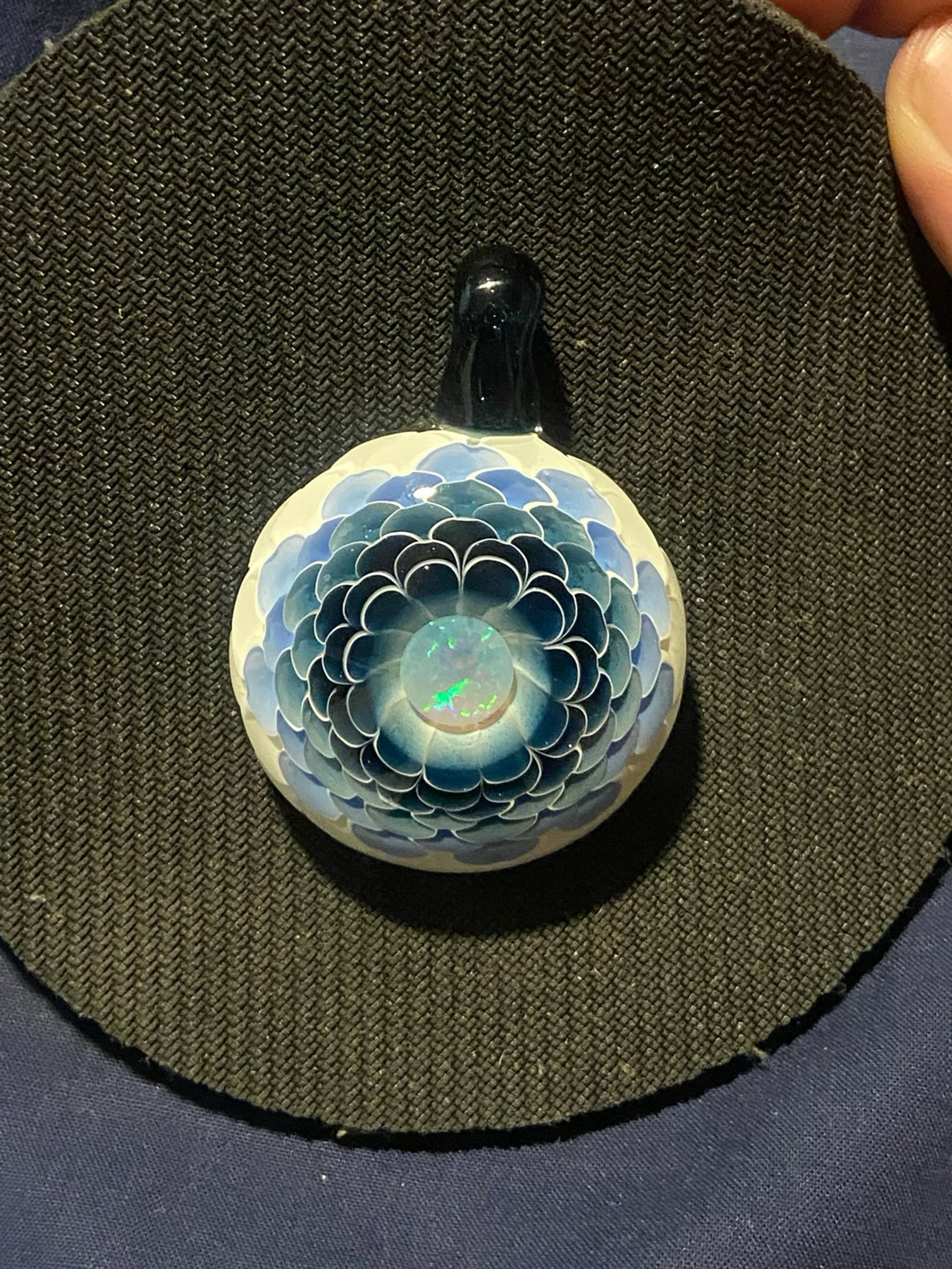 Preview pic of Sap glass pendant