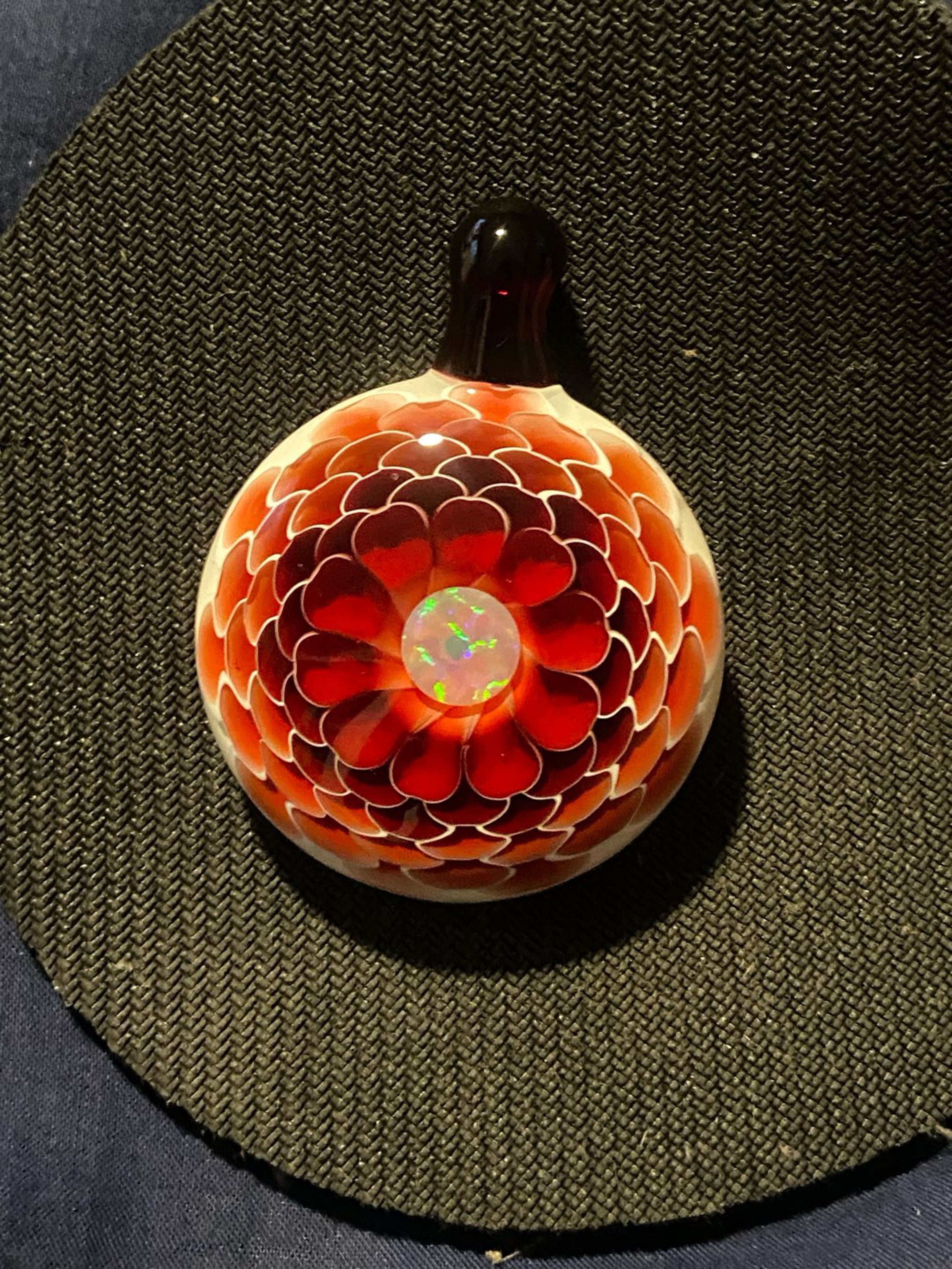 Preview pic of Sap glass pendant