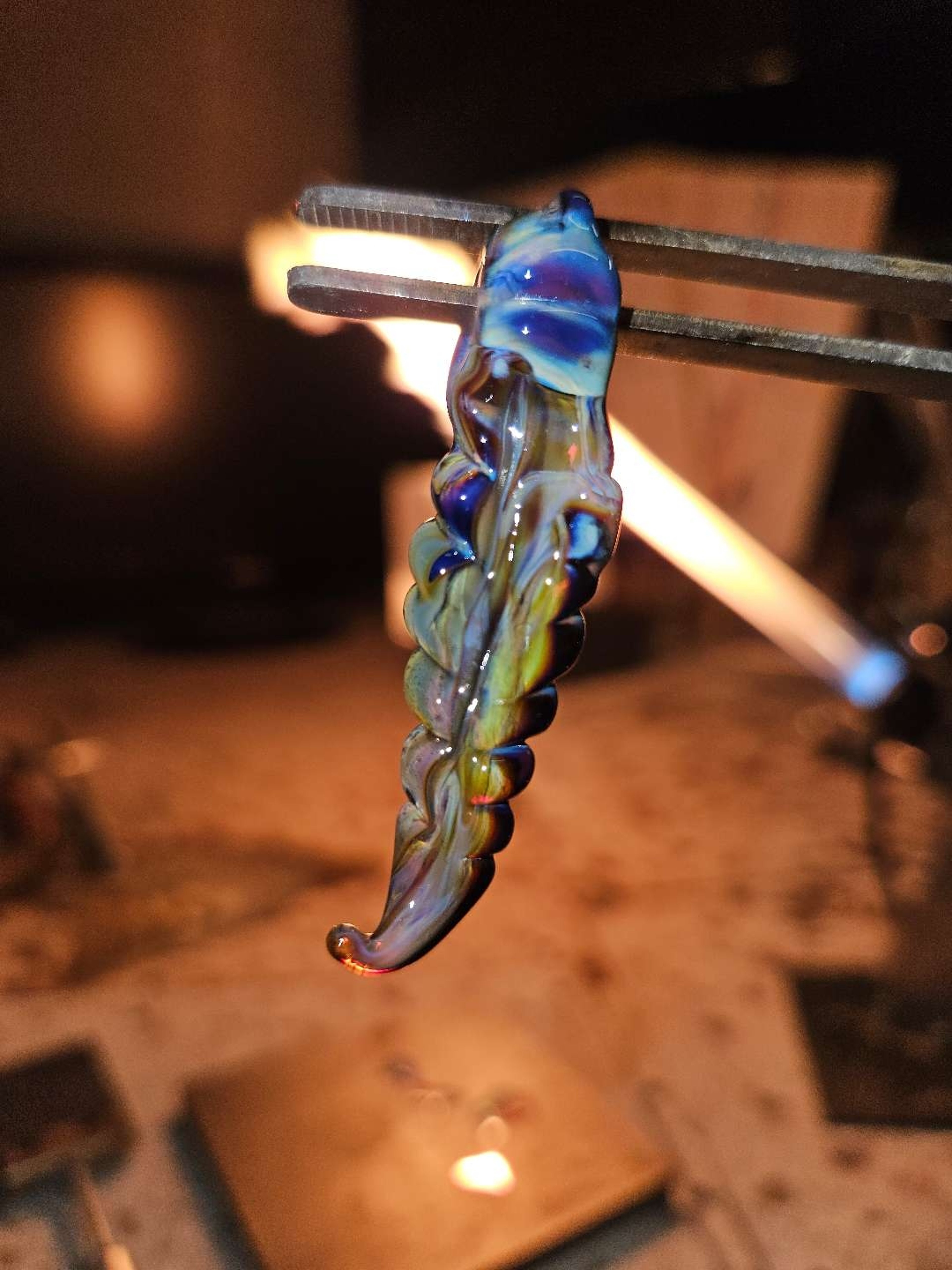 Preview pic of Sculpted chaos color mix leaf pendant