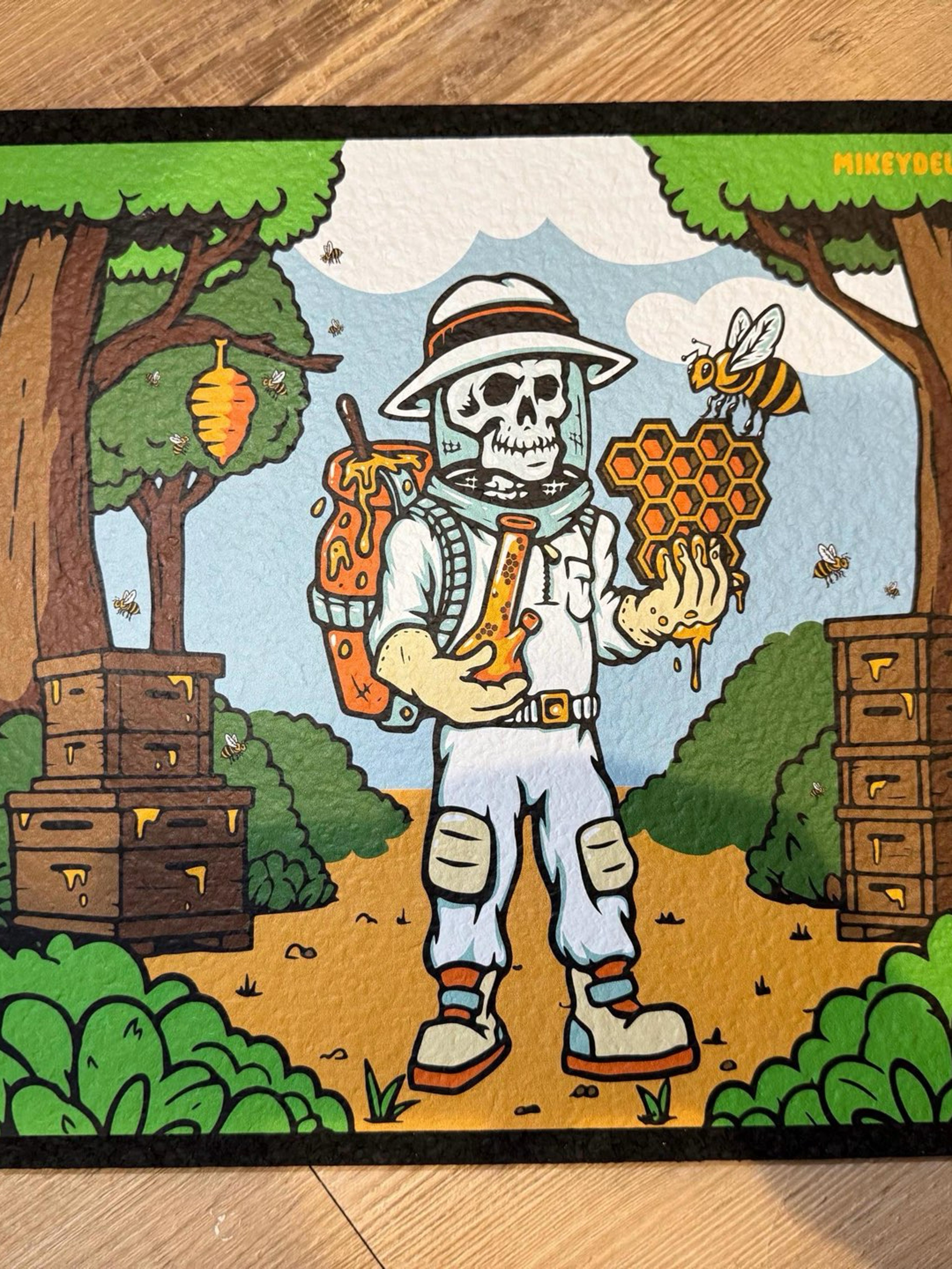 Preview pic of Mikeydelph bees in trap sesh mat