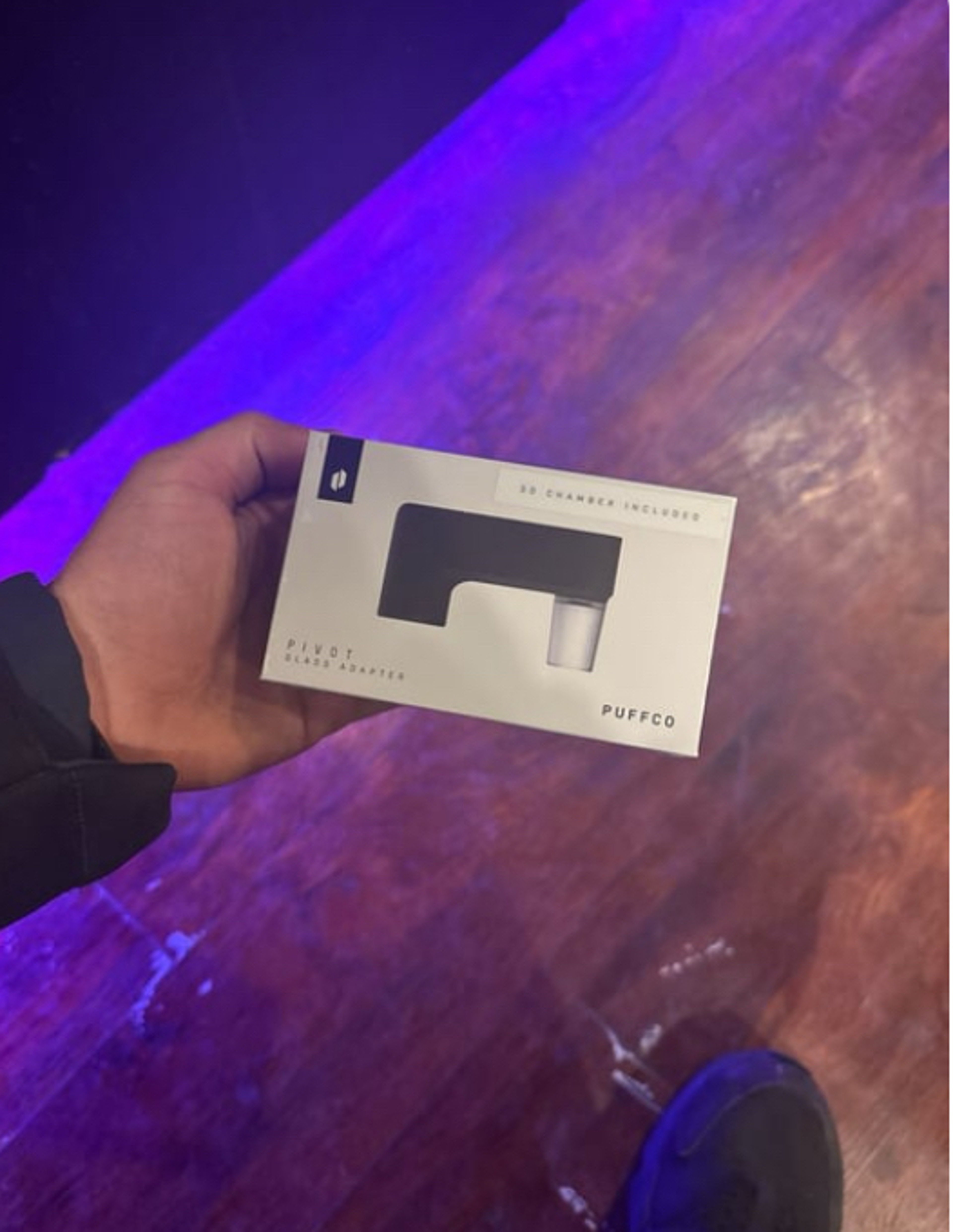 Preview pic of Puffco pivot glass adapter