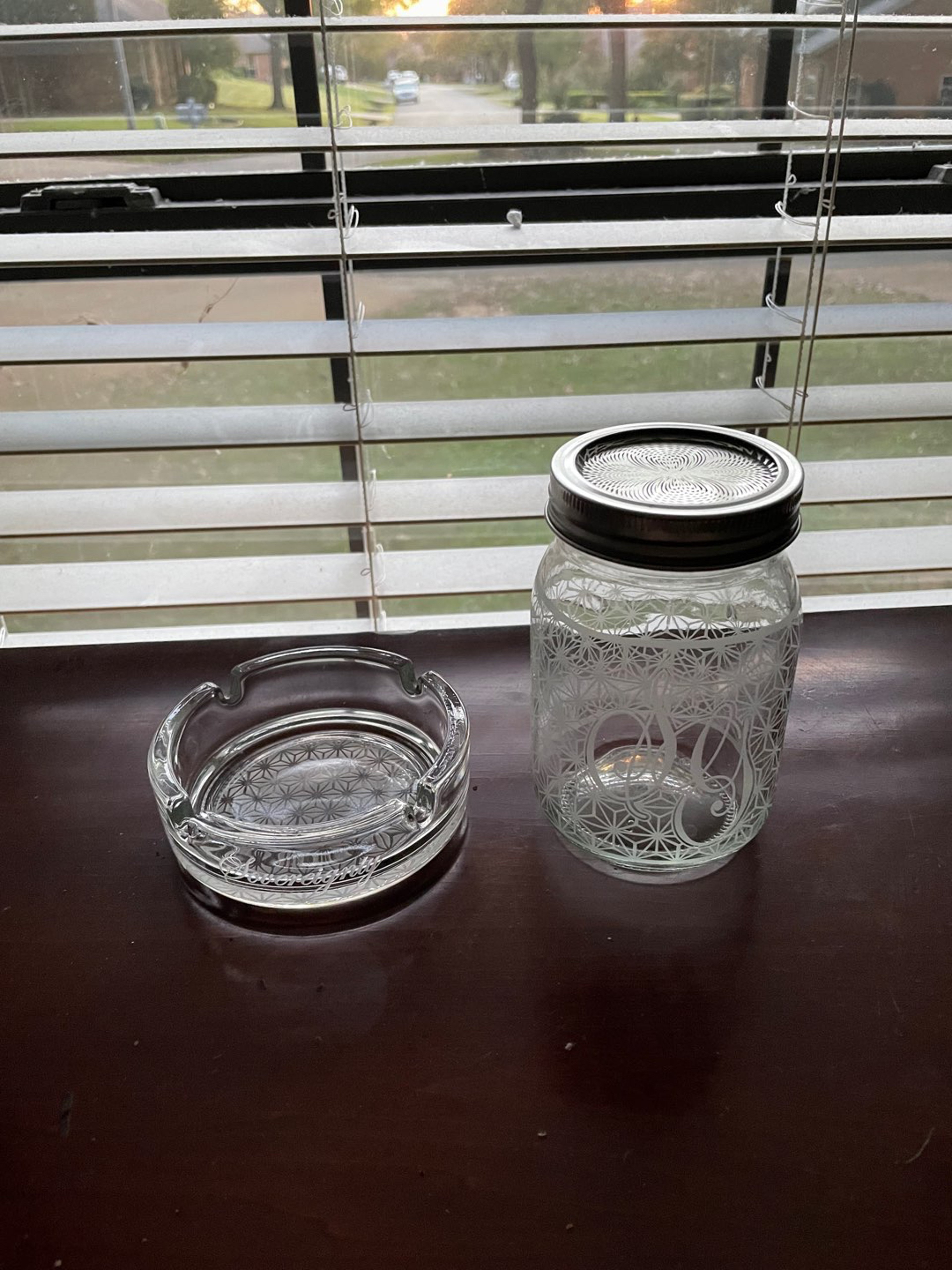 Preview pic of Sovereignty Hempstar Jar/Ashtray Set