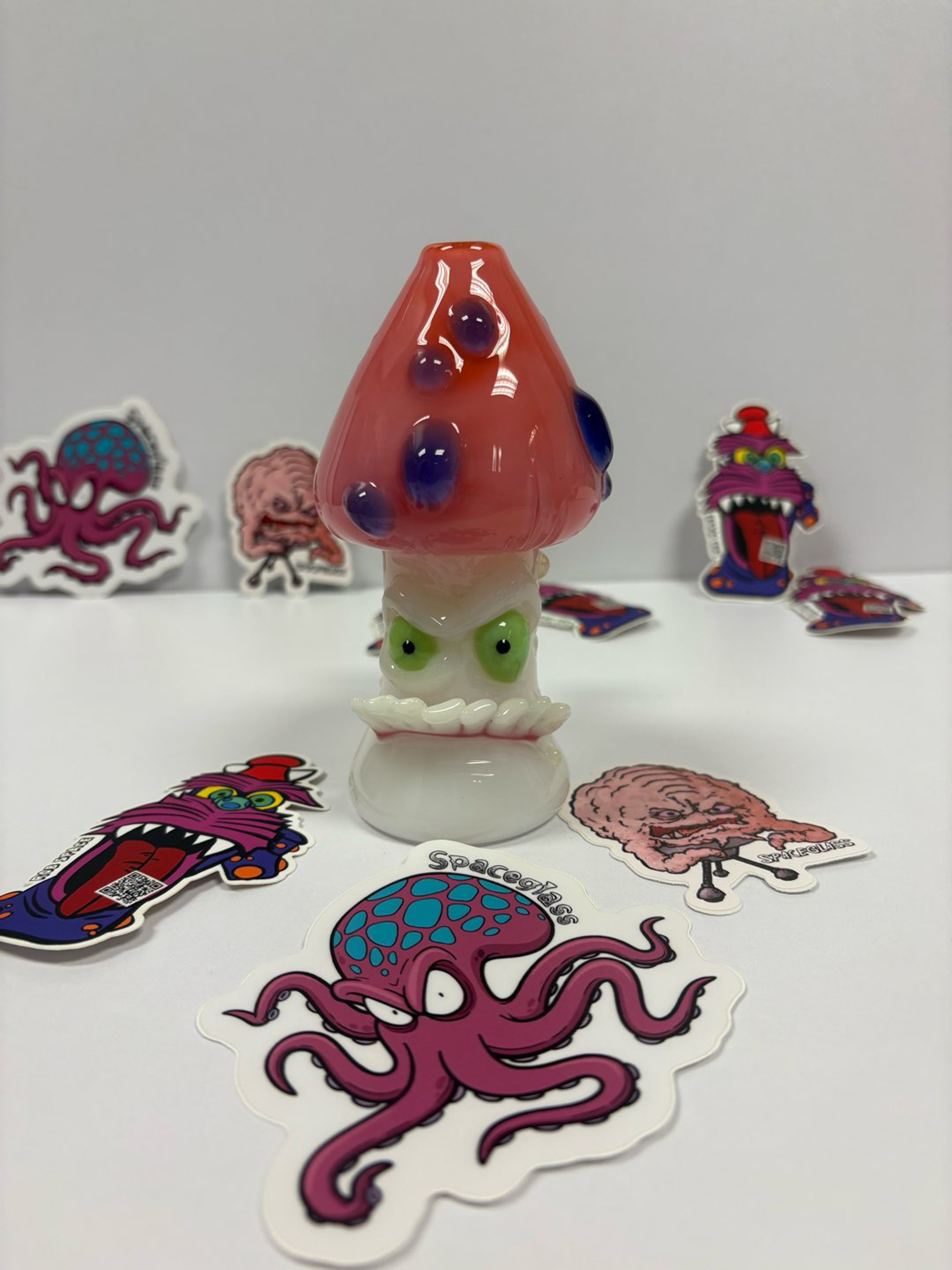 Preview pic of Space Glass mushroom rig with UV accents 10mm 45
