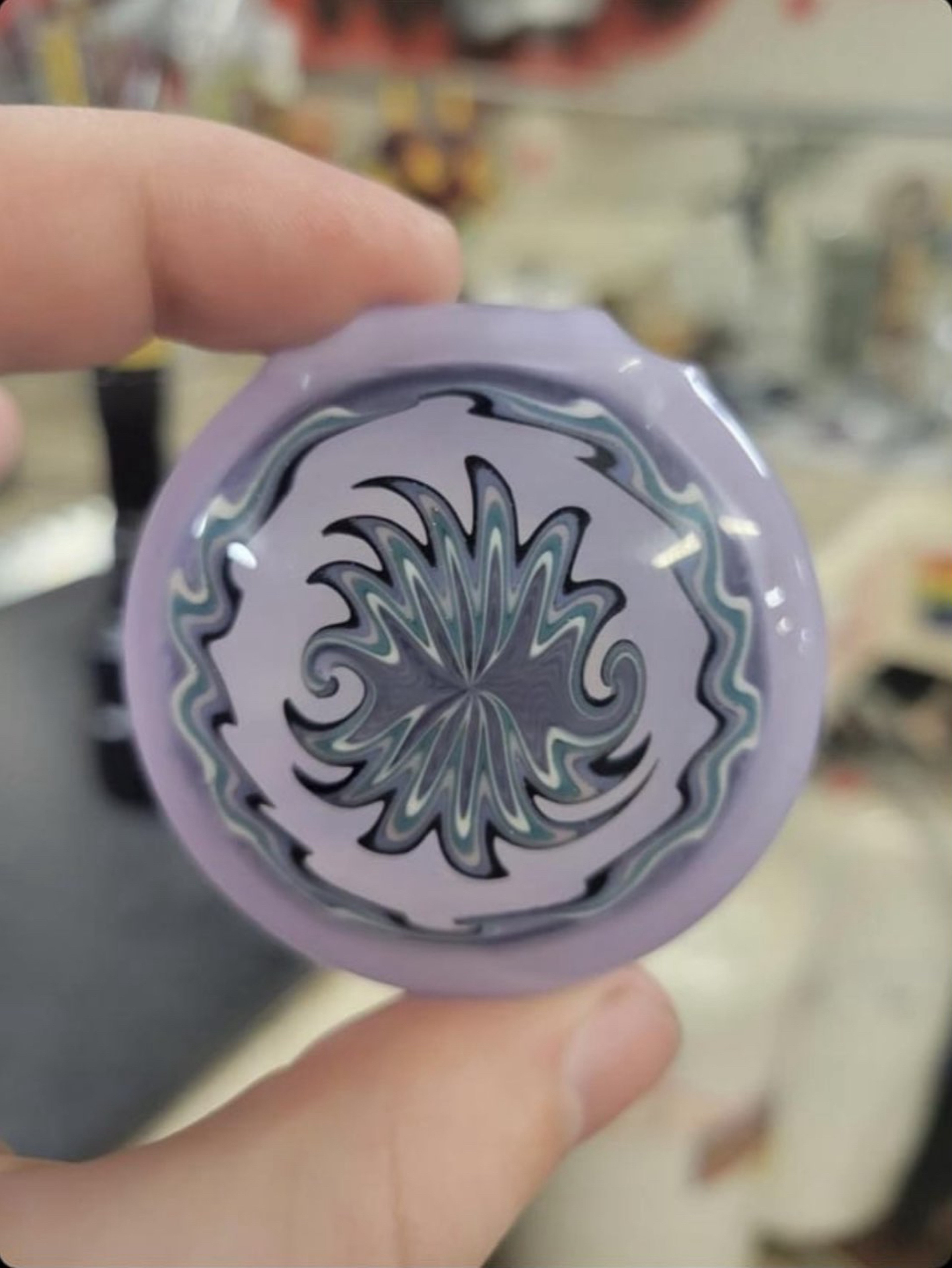 Preview pic of Swan Glass UV wig wag pendy