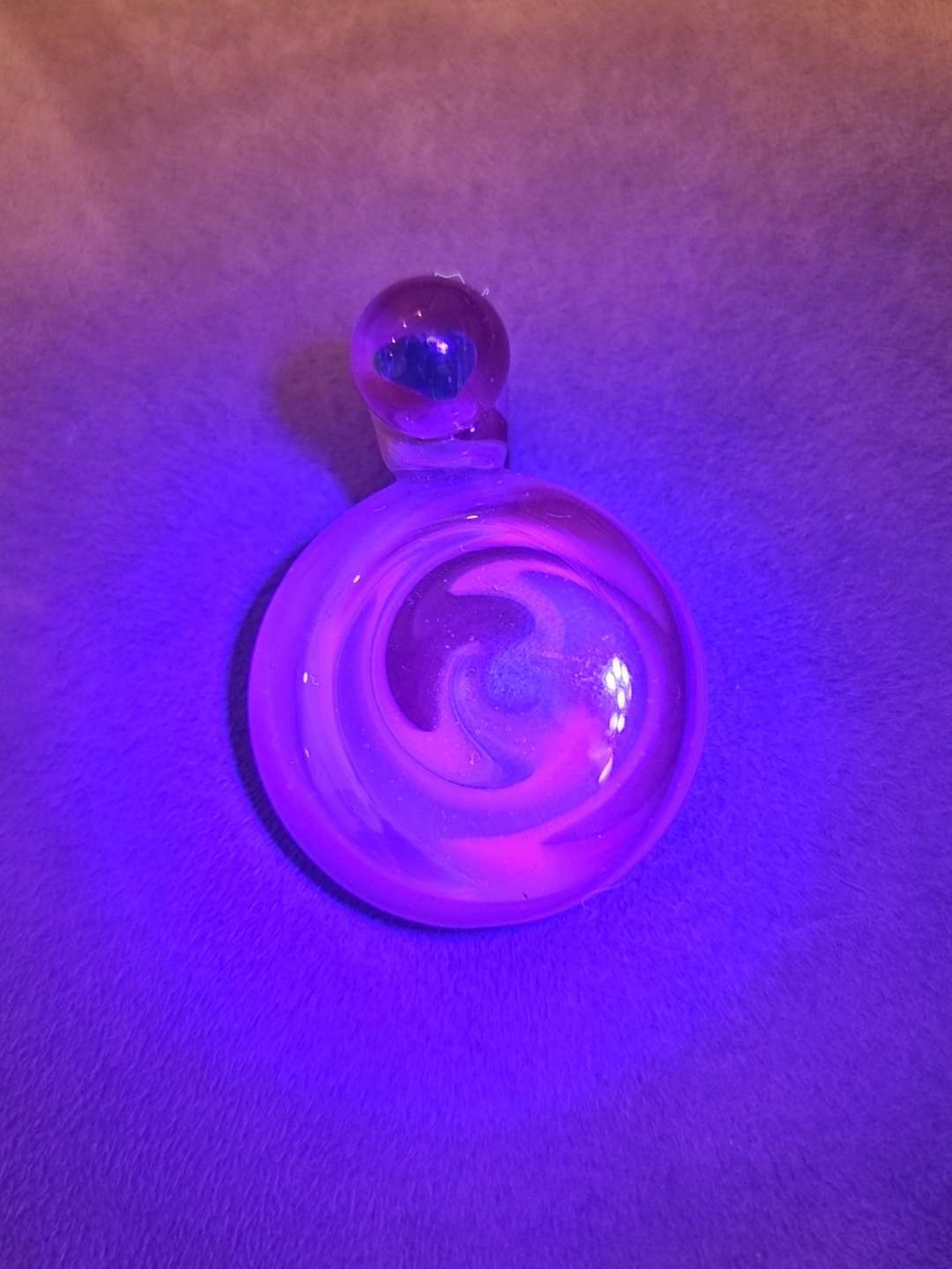 UV reactive wigwag pendant image 0