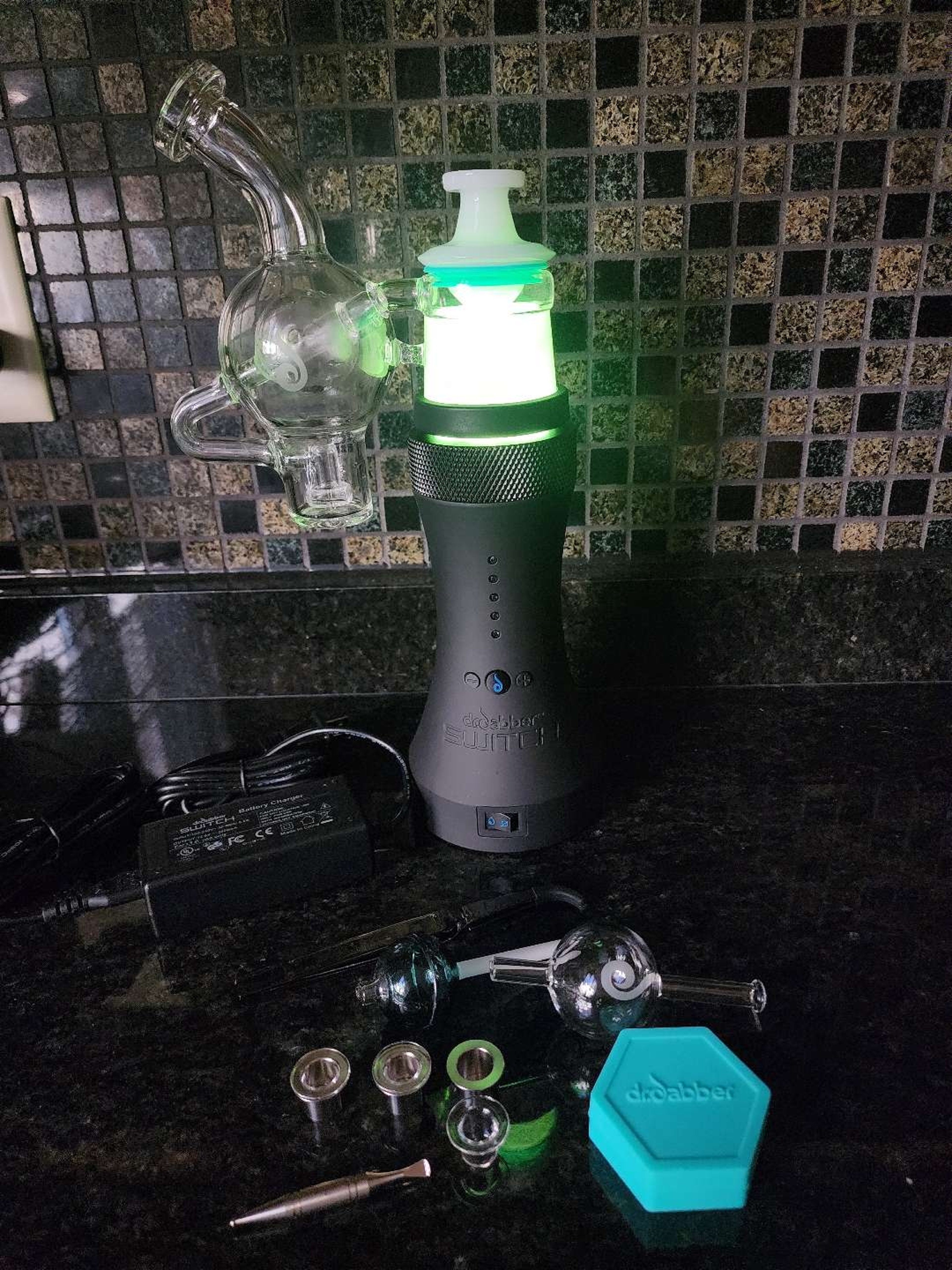 Preview pic of Dr. Dabber Switch Kit w/ upgraded ball attachment + 3 quartz dabbing cups + upgraded caps (great condition)